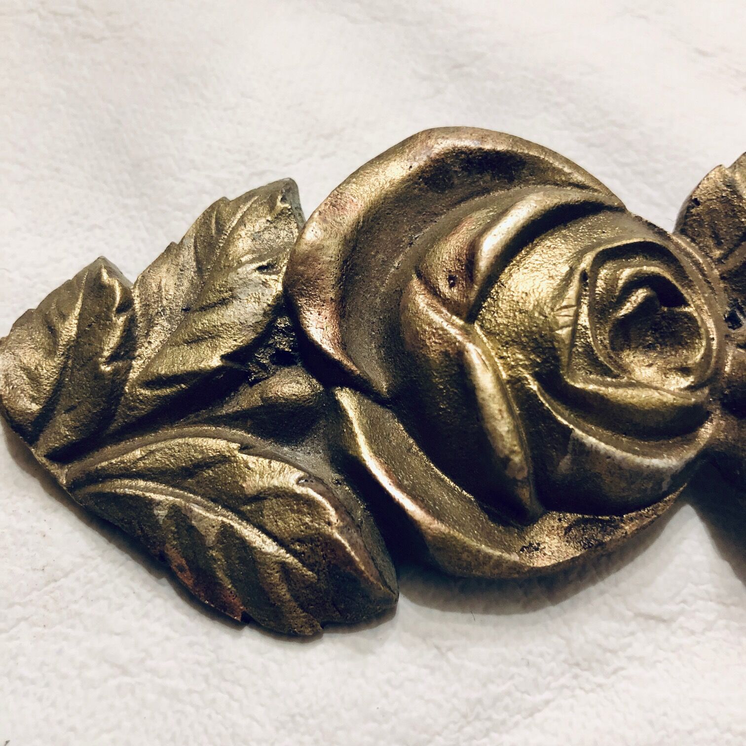 Fronton with bronze roses