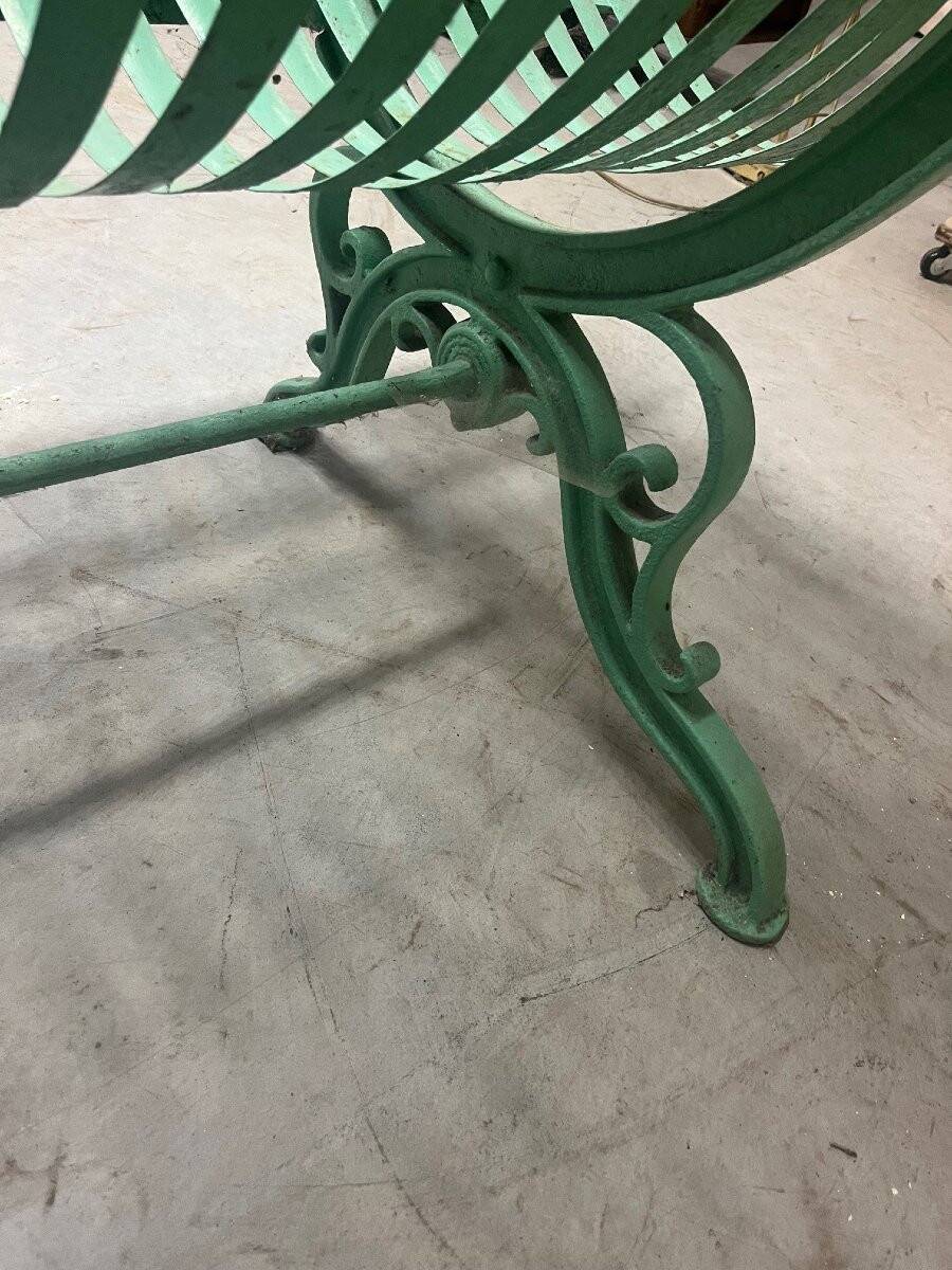 Garden bench in wrought iron and cast iron, late 19th century.