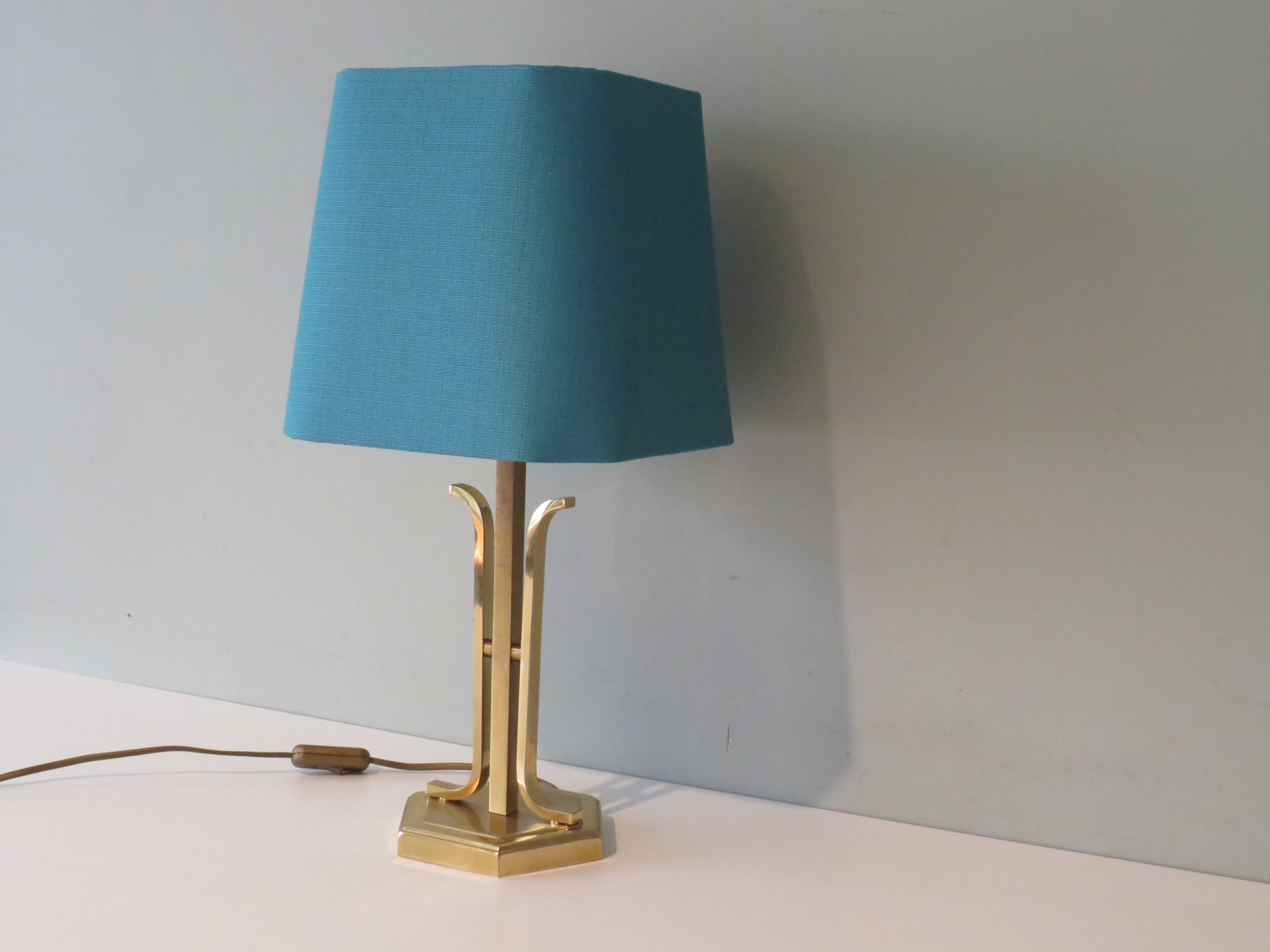 Lampe de table en laiton du milieu du siècle avec nouvel abat-jour personnalisé.