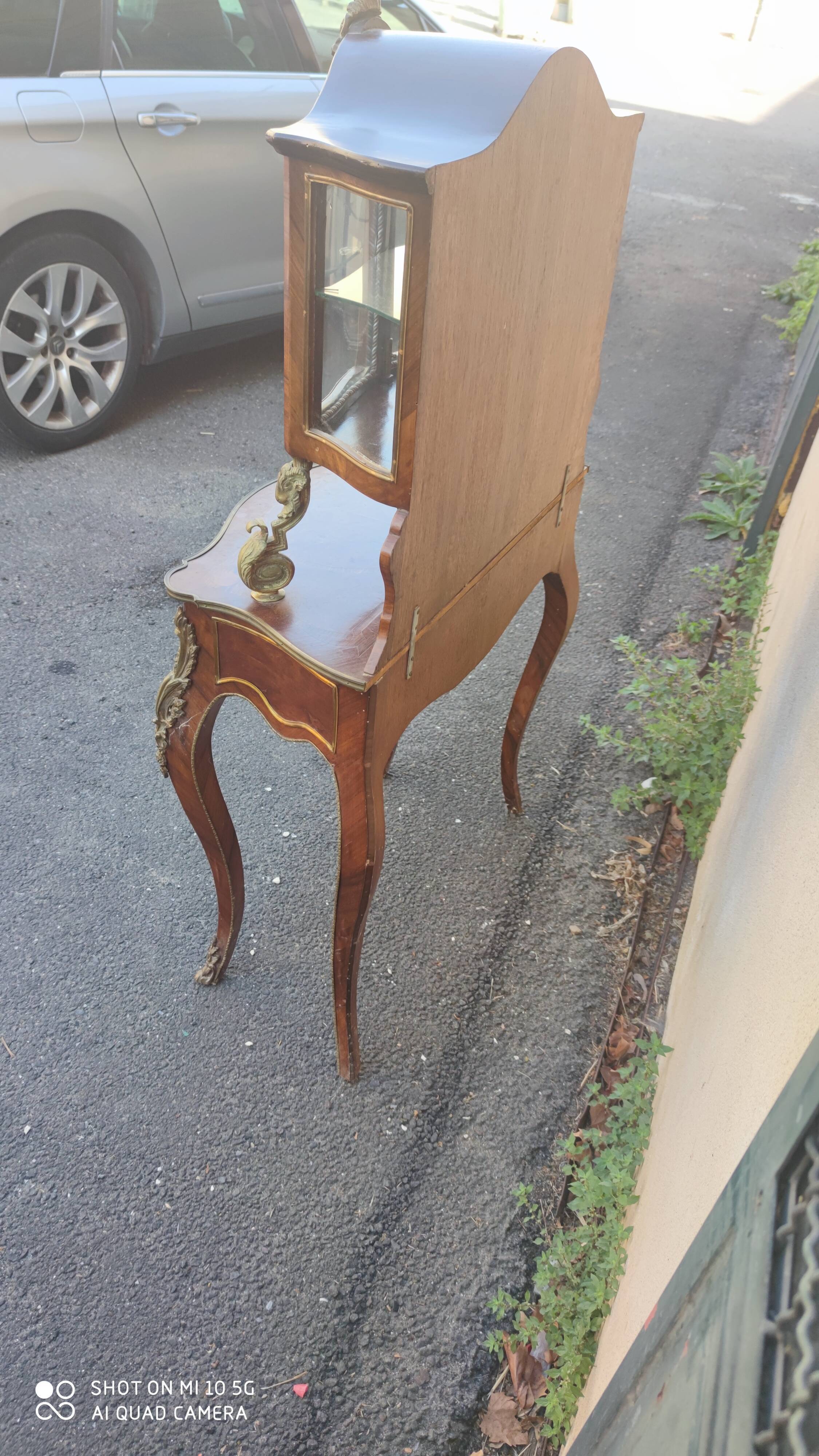 Bureau dit "Bonheur du jour" de style Louis XV