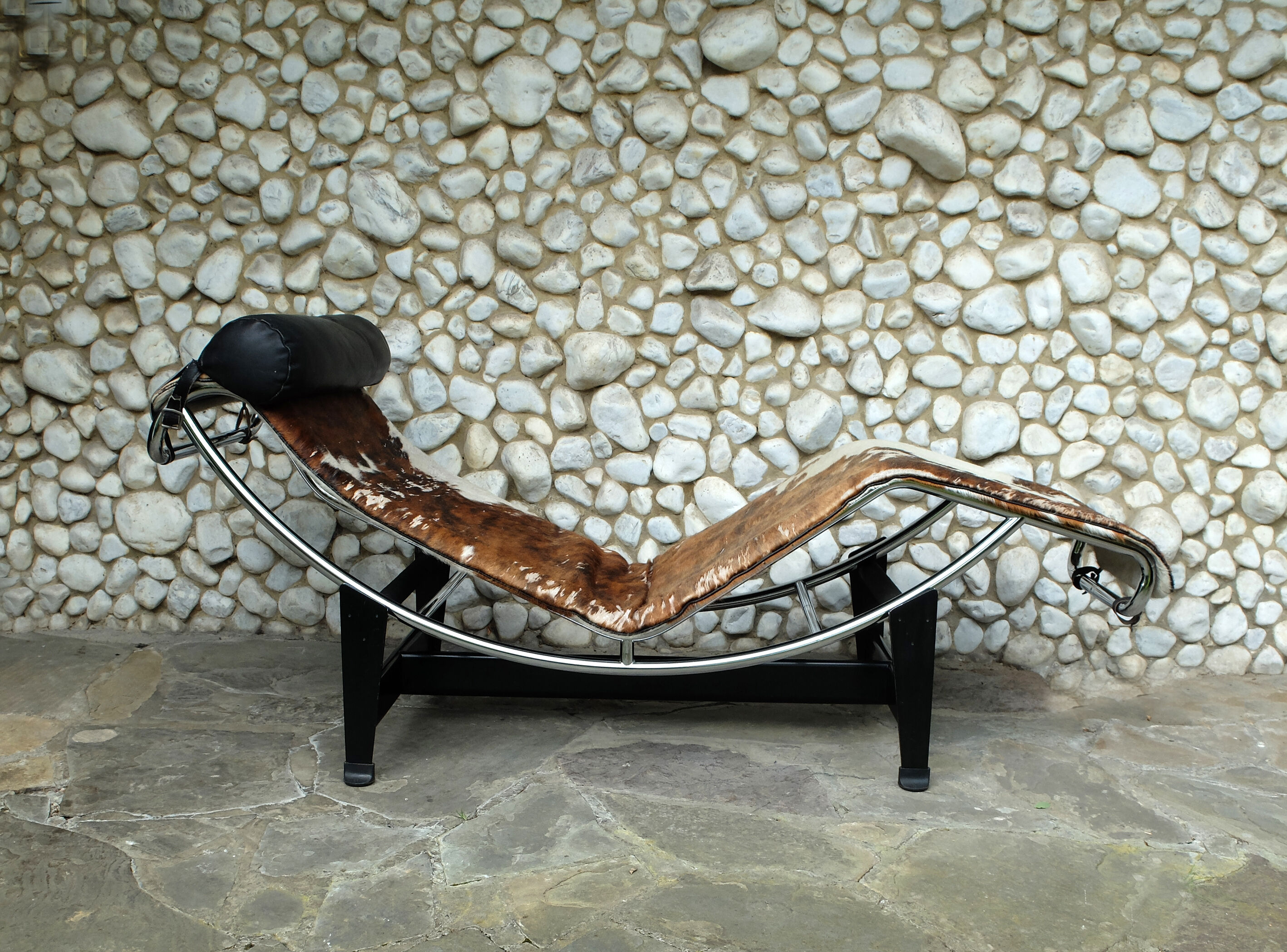 Lounge chair LC4 Cassina by Charlotte Perriand, Le Corbusier and Pierre Jeanneret Vintage 1960s