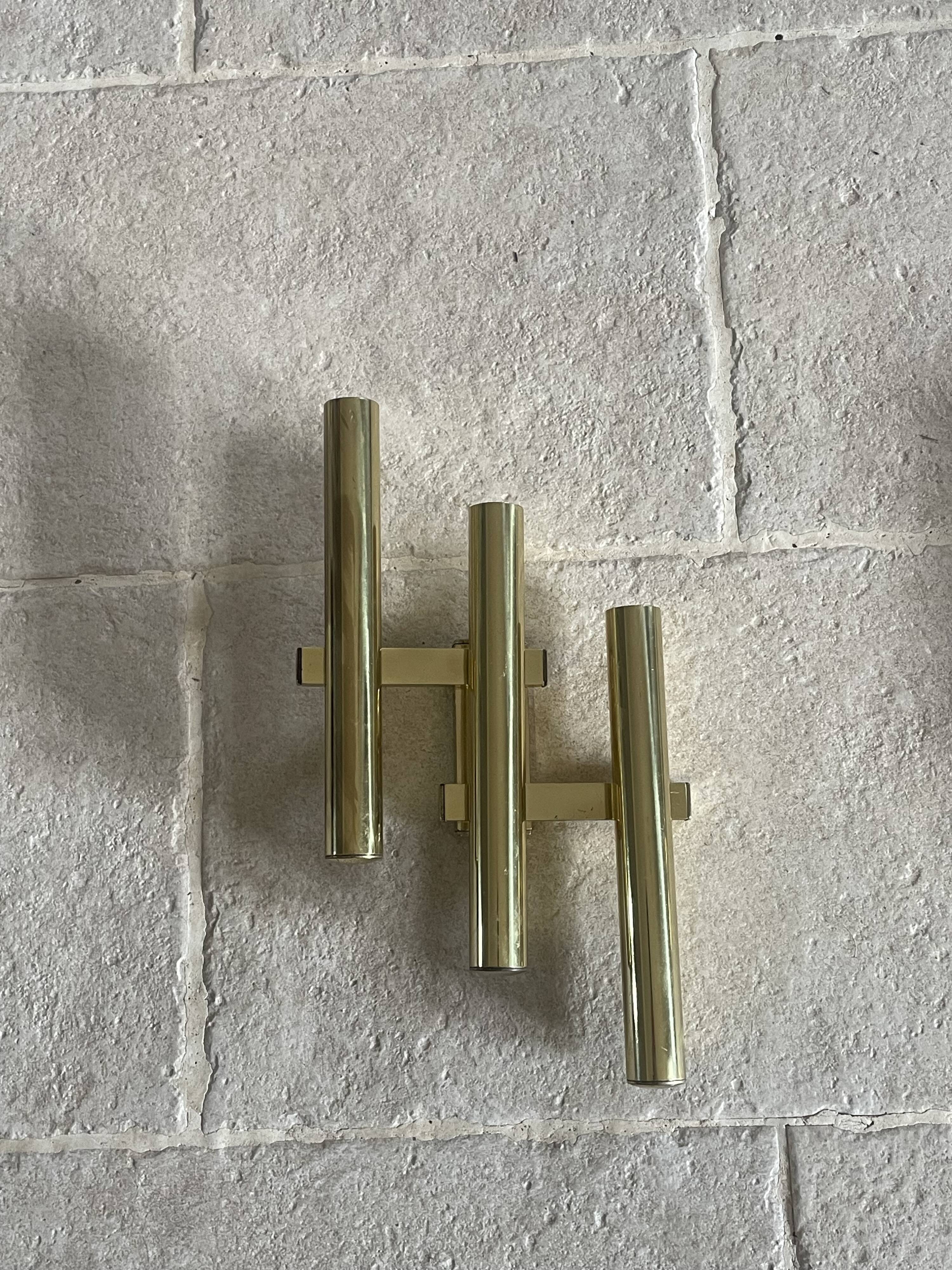 Tubular wall sconces in brass, Italian design from the 1970s, attributed.