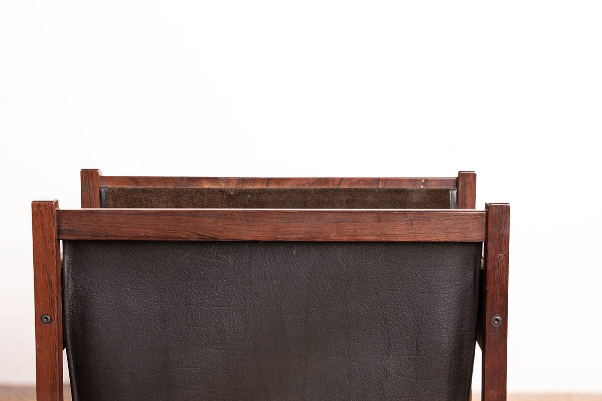 Danish magazine rack in rosewood and leather, 1960.