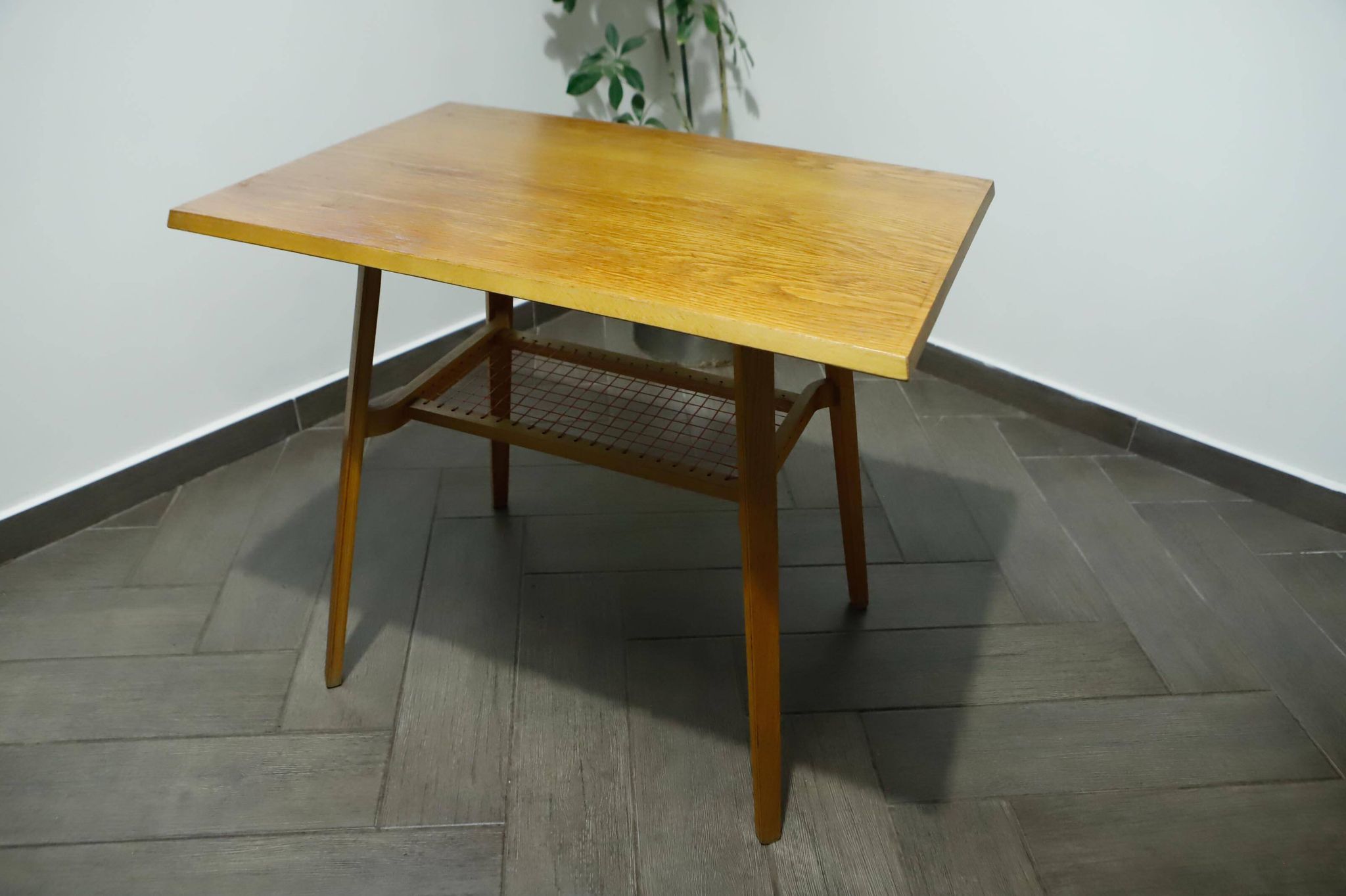 Brussels Style Retro Table with Red Woven Shelf