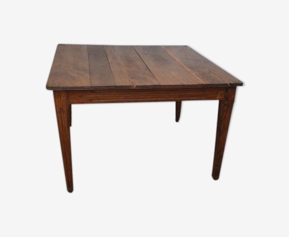 Table de salle à manger carrée