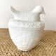Sucrier oiseau en opaline blanche