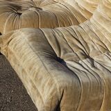Canapé Togo 4 places en velours beige par Michel Ducaroy, Ligne Roset, 1973