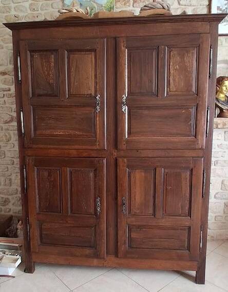 Rustic two-body buffet from the 17th century.