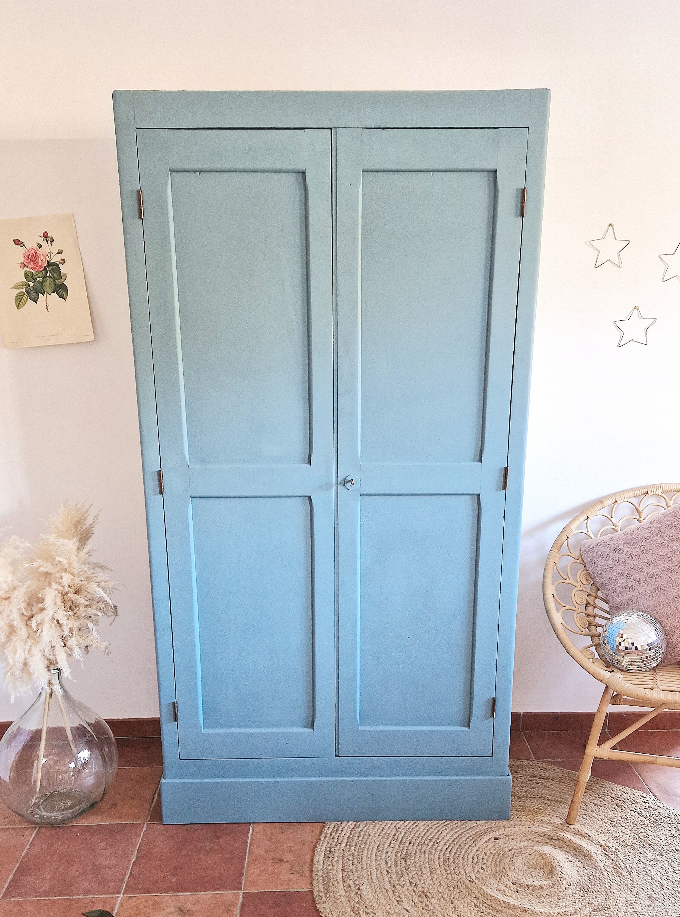 Old boarding cabinet