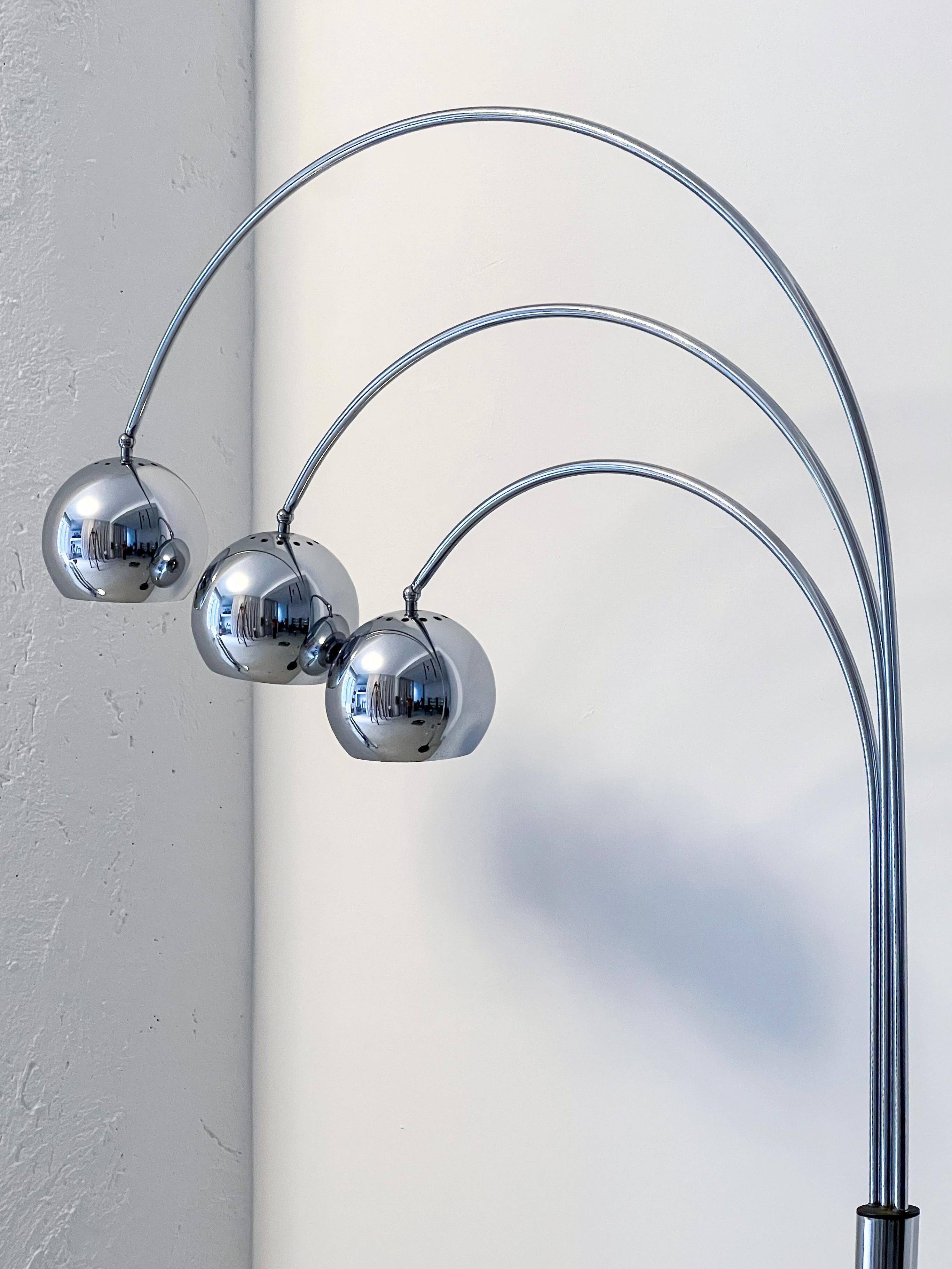 Sculptural Space Age Arco Floor Lamp, Chrome Metal, Three Lights, Reggiani