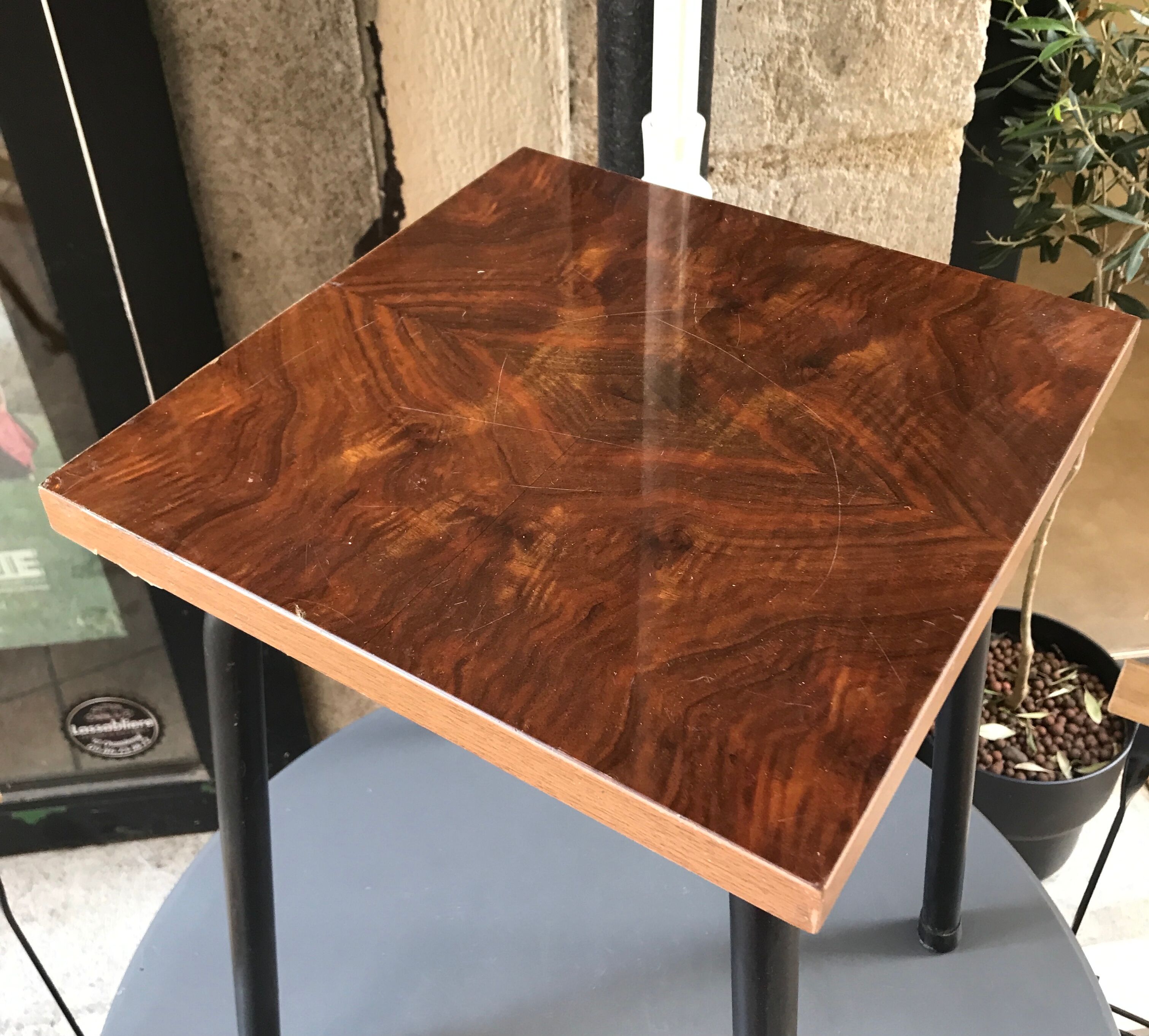 Tabouret vintage assise Formica faux bois