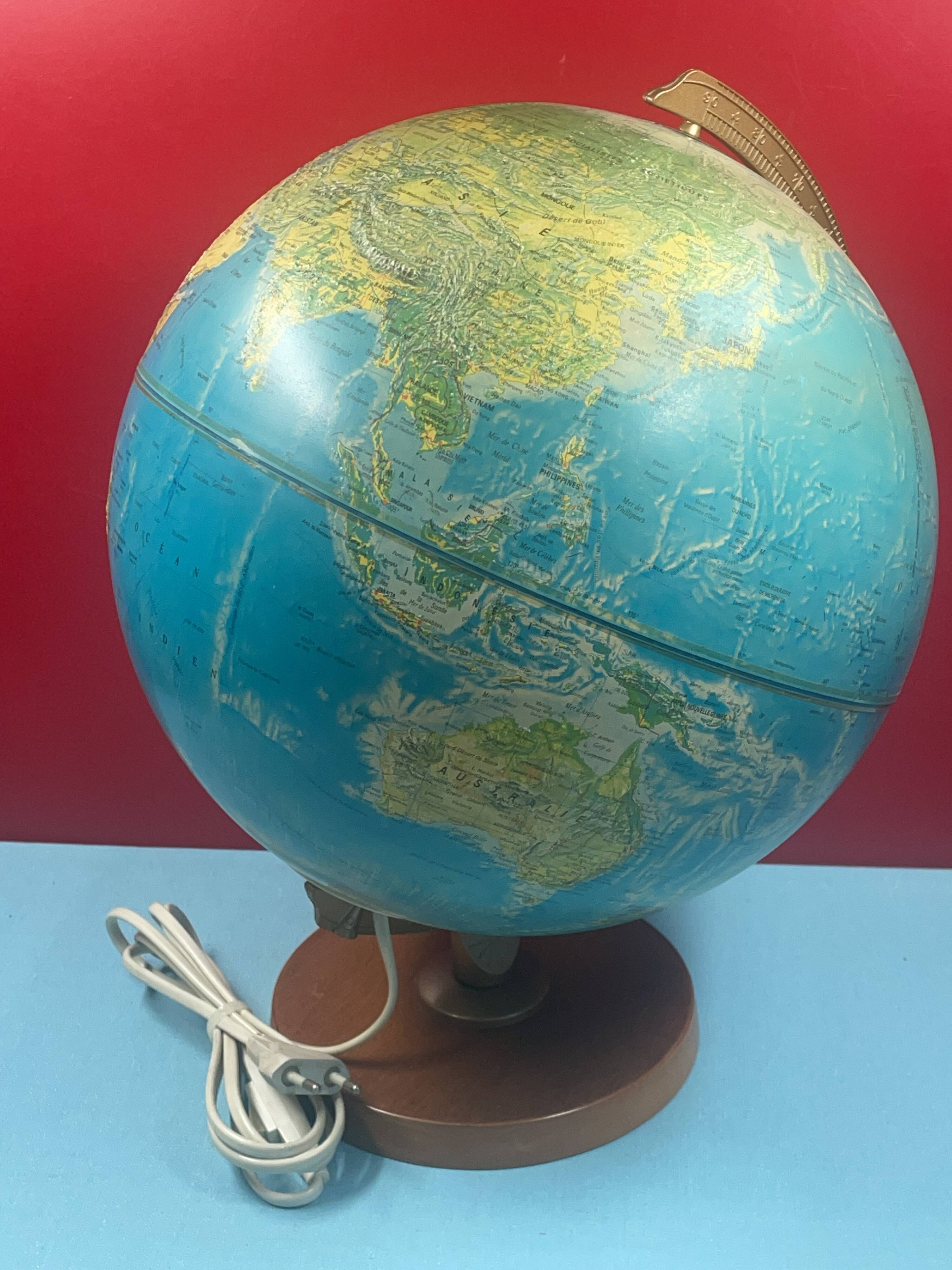 World map, replogle terrestrial globe Horizon Mondiale, Chicago 1970, works