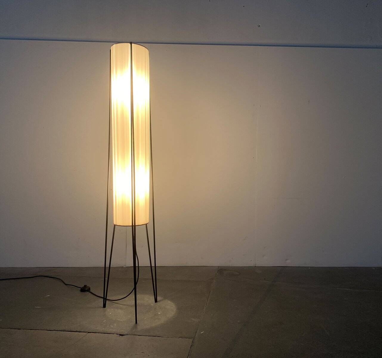 Mid-century German minimalist floor lamp by Hesse Leuchten, 1960s.