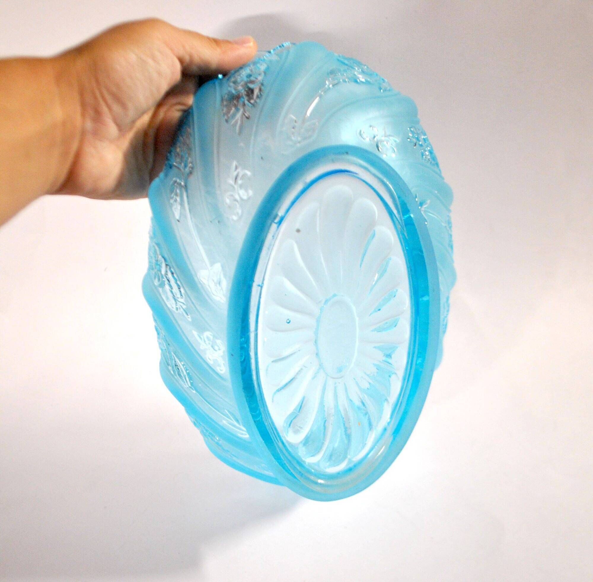 Old oval coupe basket in moulded blue glass, frosted acid, 1900.