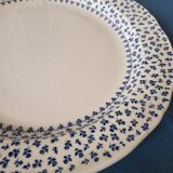 Plat Gien à décor de fleurs bleues