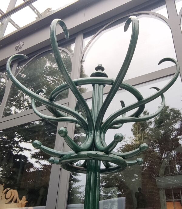 Porte manteau perroquet en bois courbé