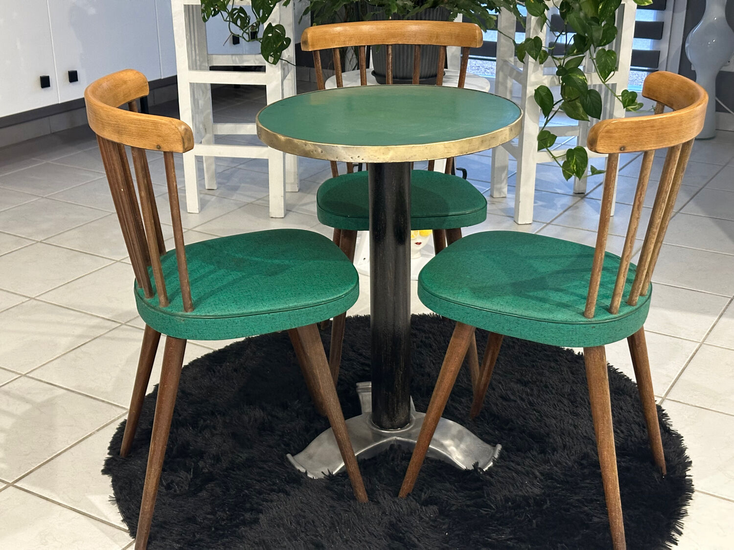 Set of pedestal table and 3 vintage bistro chairs from the 1960s