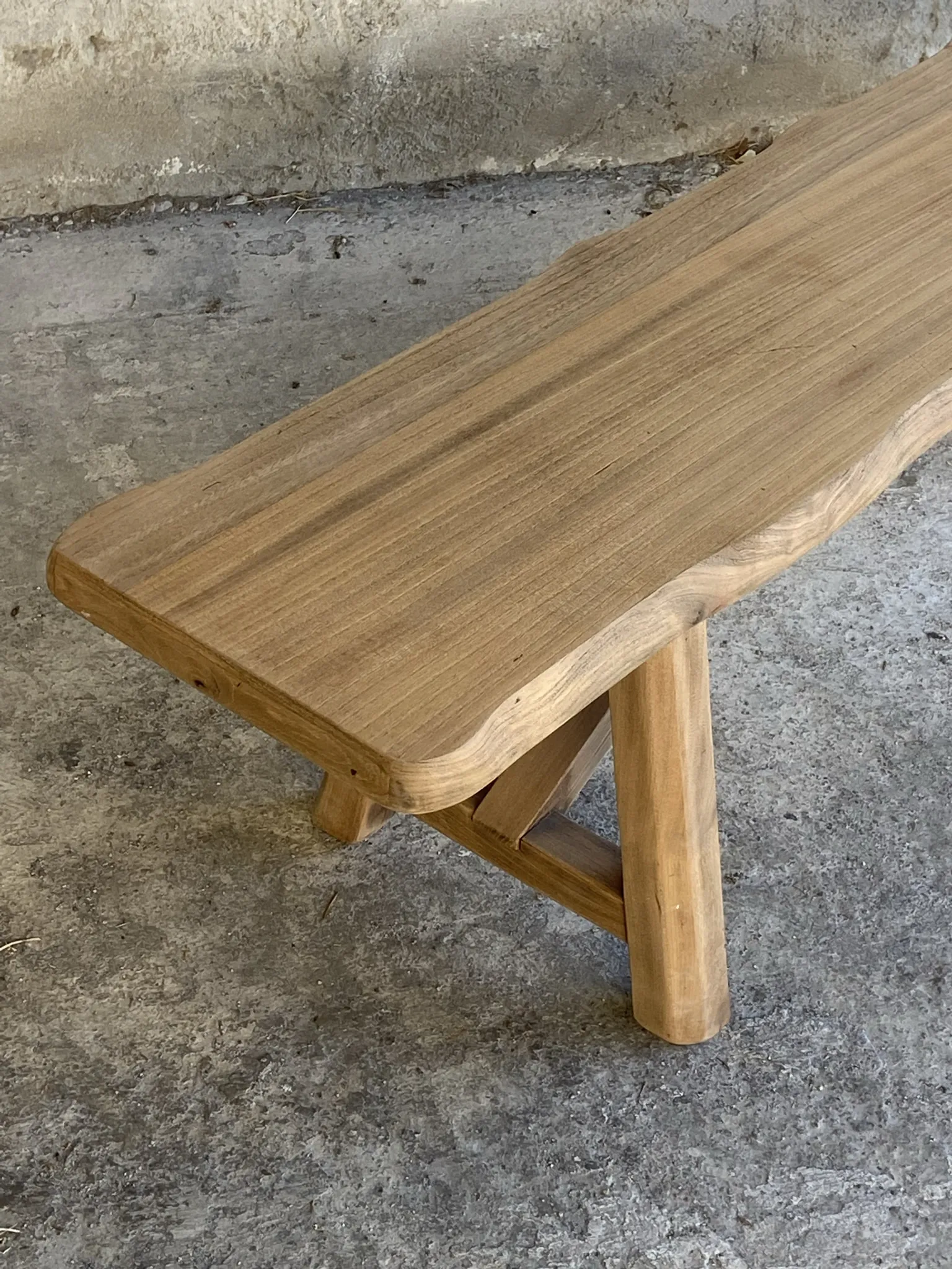 Banc en noyer design brutaliste années 50 