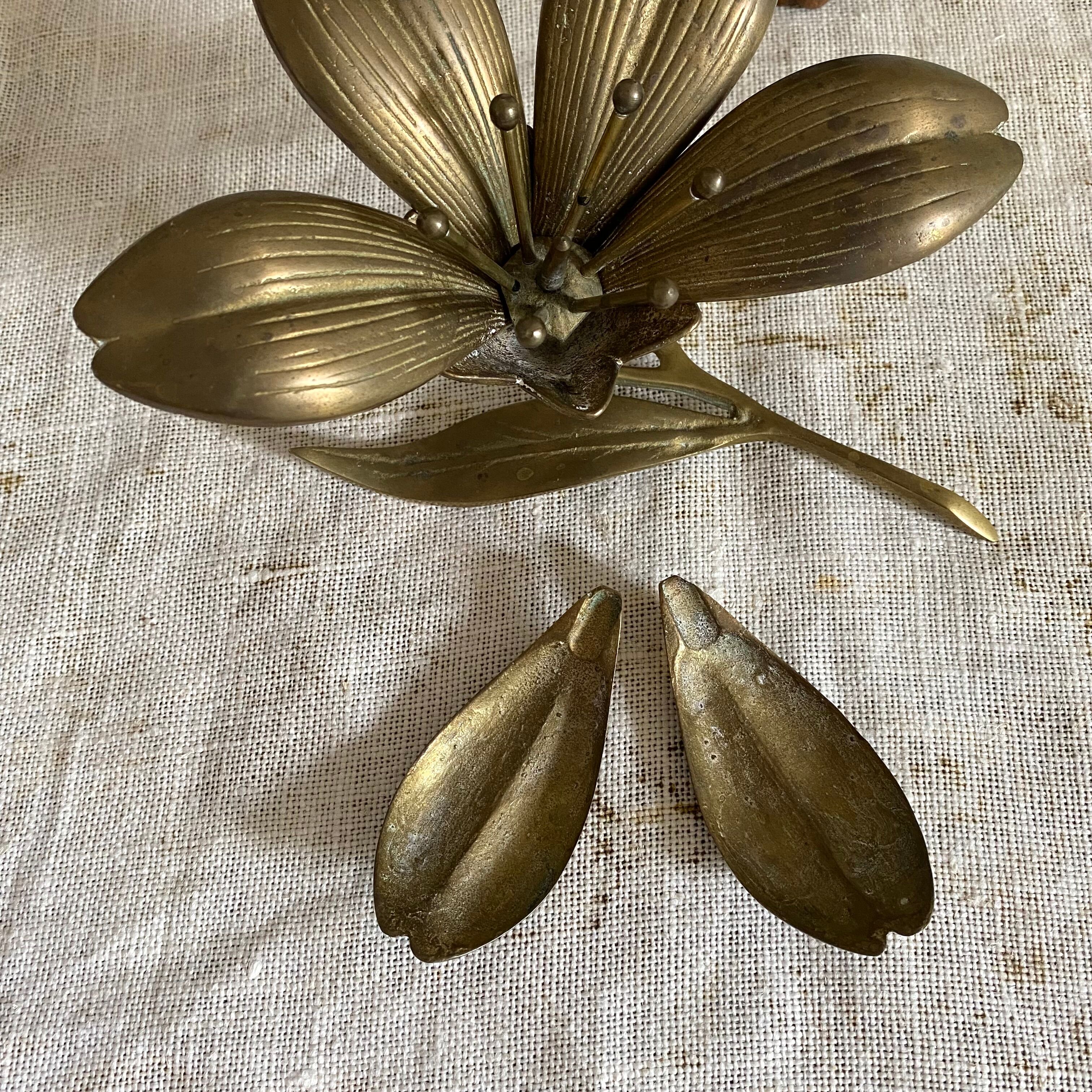 Brass flower, petal ashtray from the 60s and 70s
