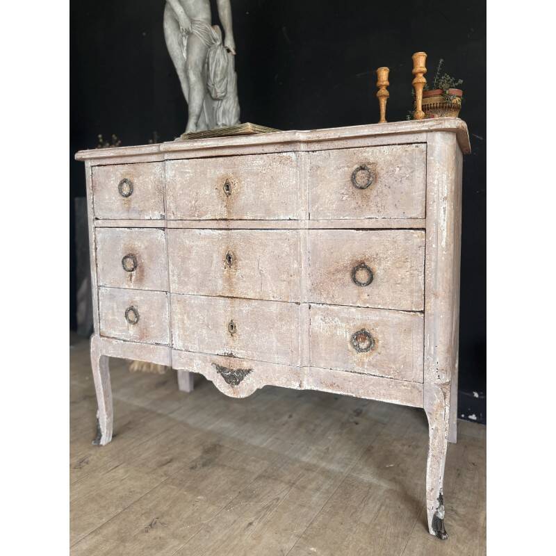 Distressed chest of drawers