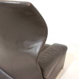 Saporiti Vela Alta leather armchair with ottoman by Giovanni Offredi