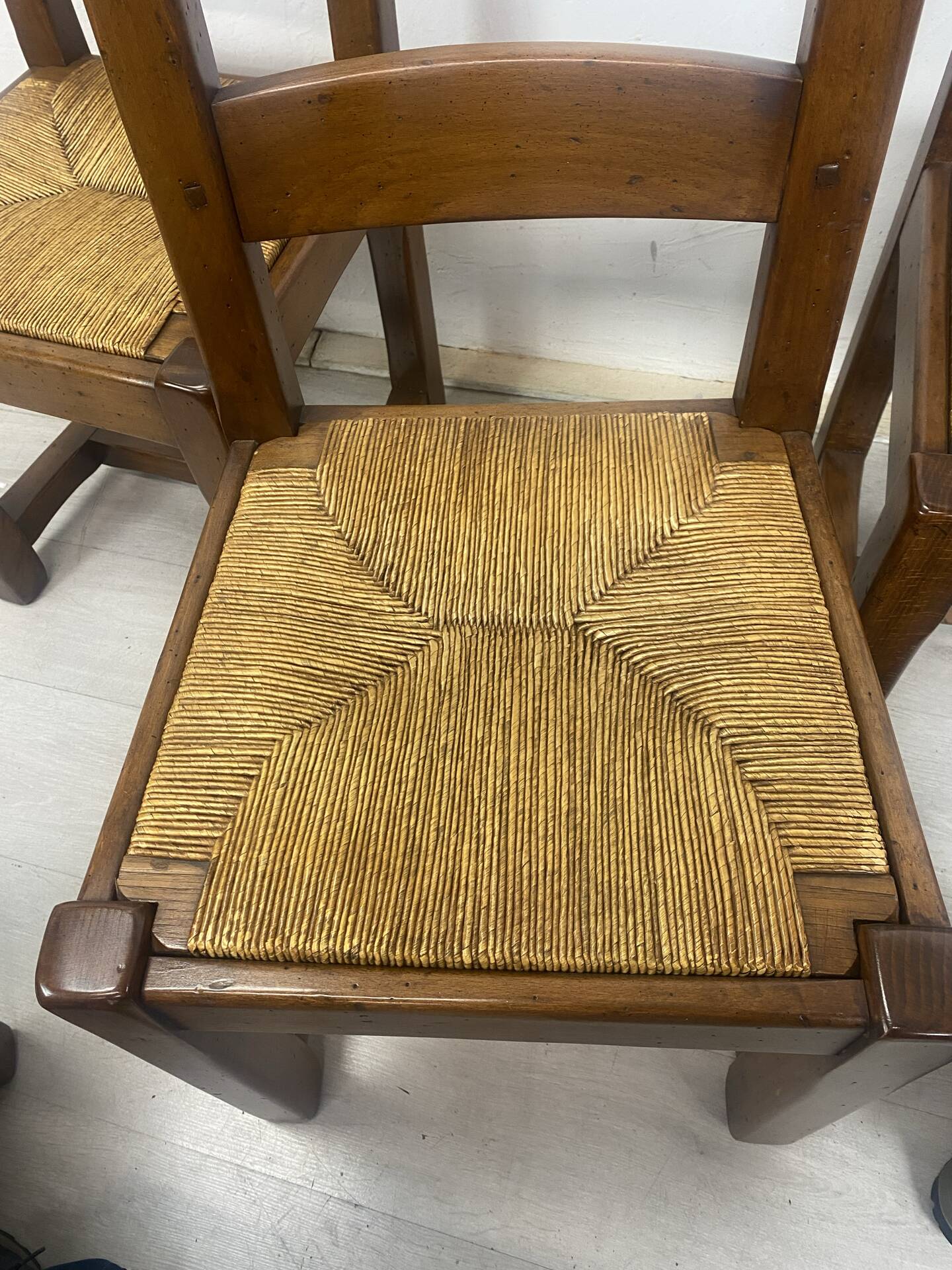 Chaises brutaliste 
