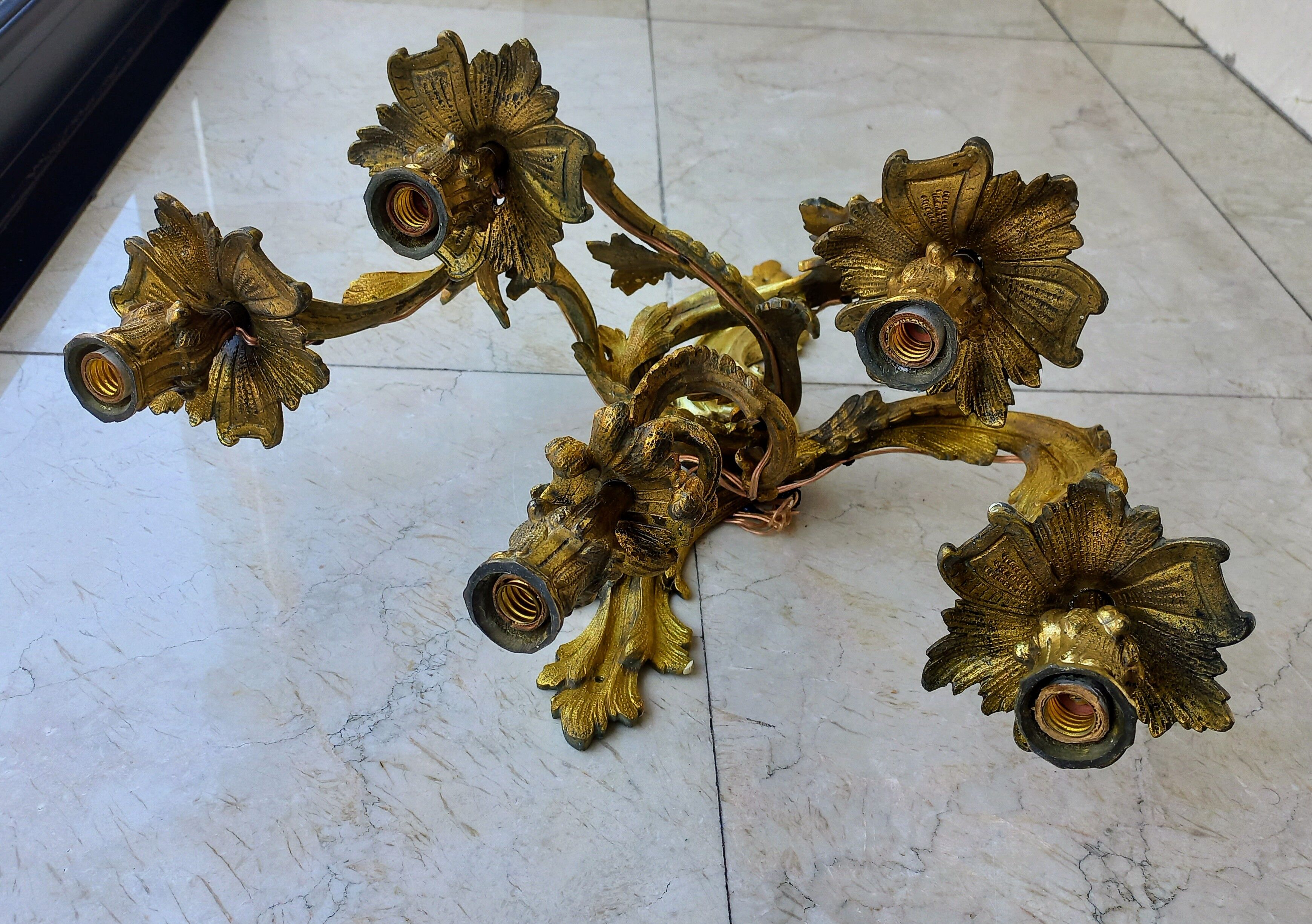 Paire d'appliques murales Louis XV en bronze