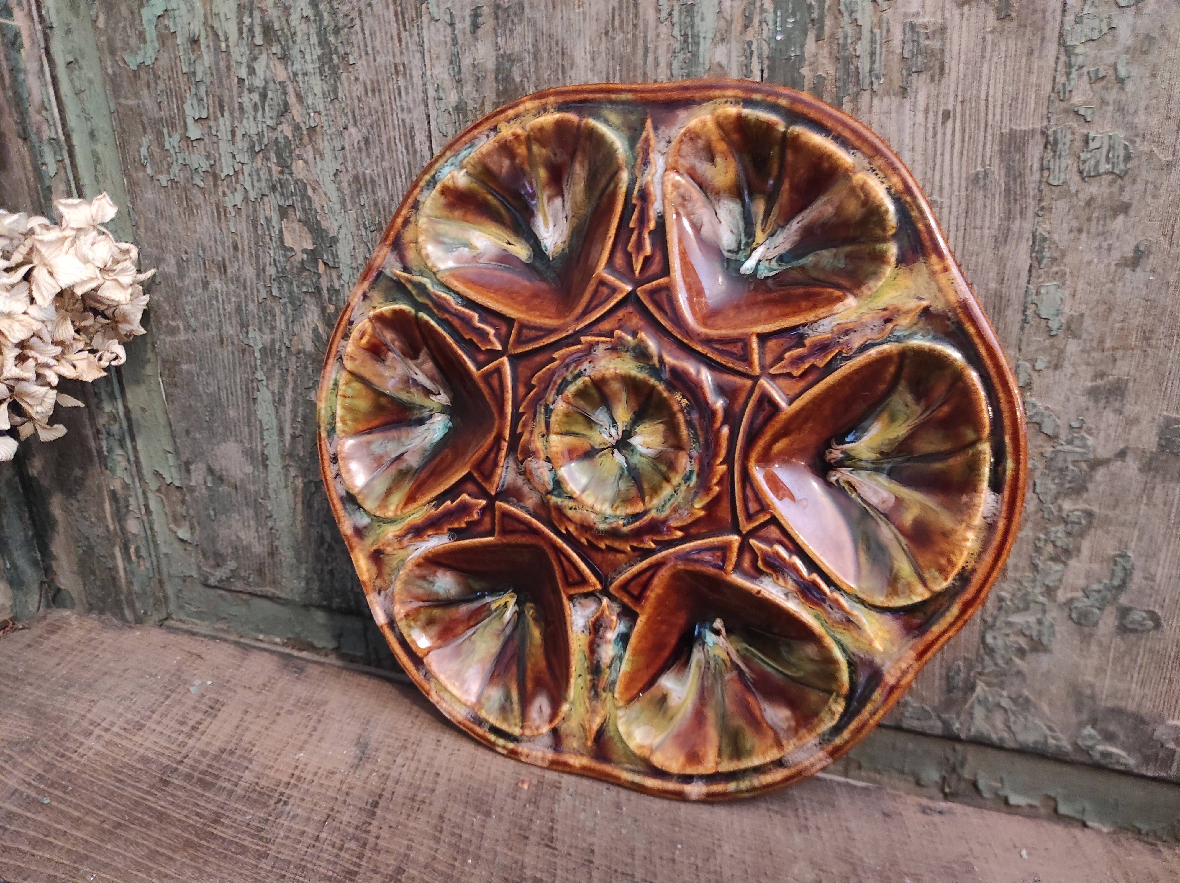 Vintage French oyster plate in Majolica from Vallauris