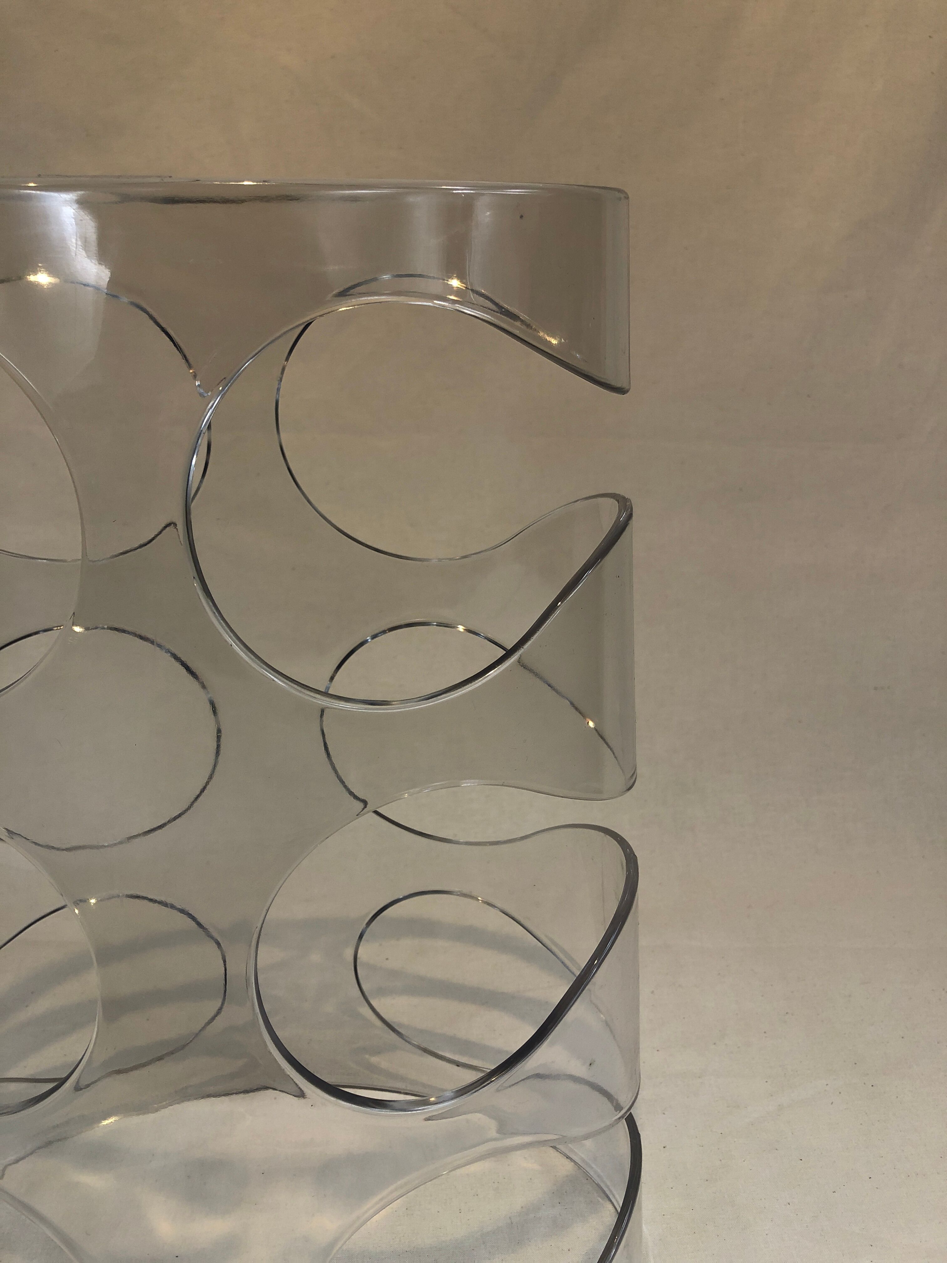Transparent plexiglass bottle holder Umbra design Ran Lerner