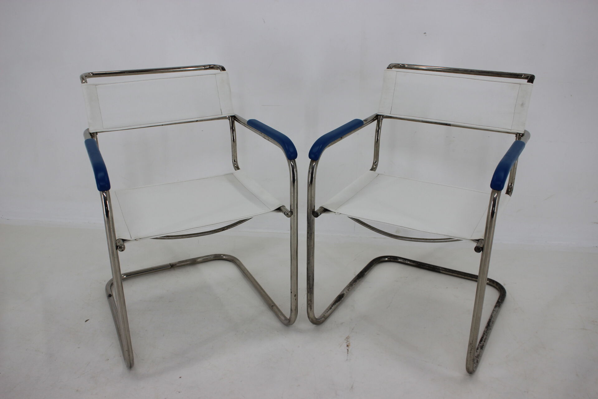 1930s Marcel Breuer Set of  B10 Bauhaus Tubular Table  and B34 Armachairs by Mucke Melder, CZ