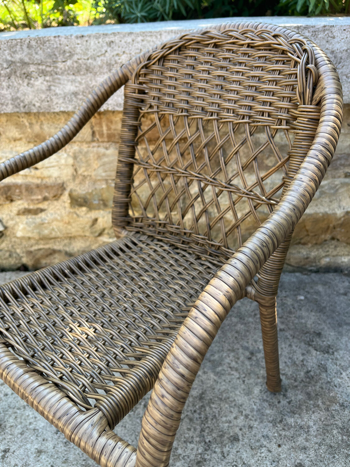Small children's chair in beige scoubidou.