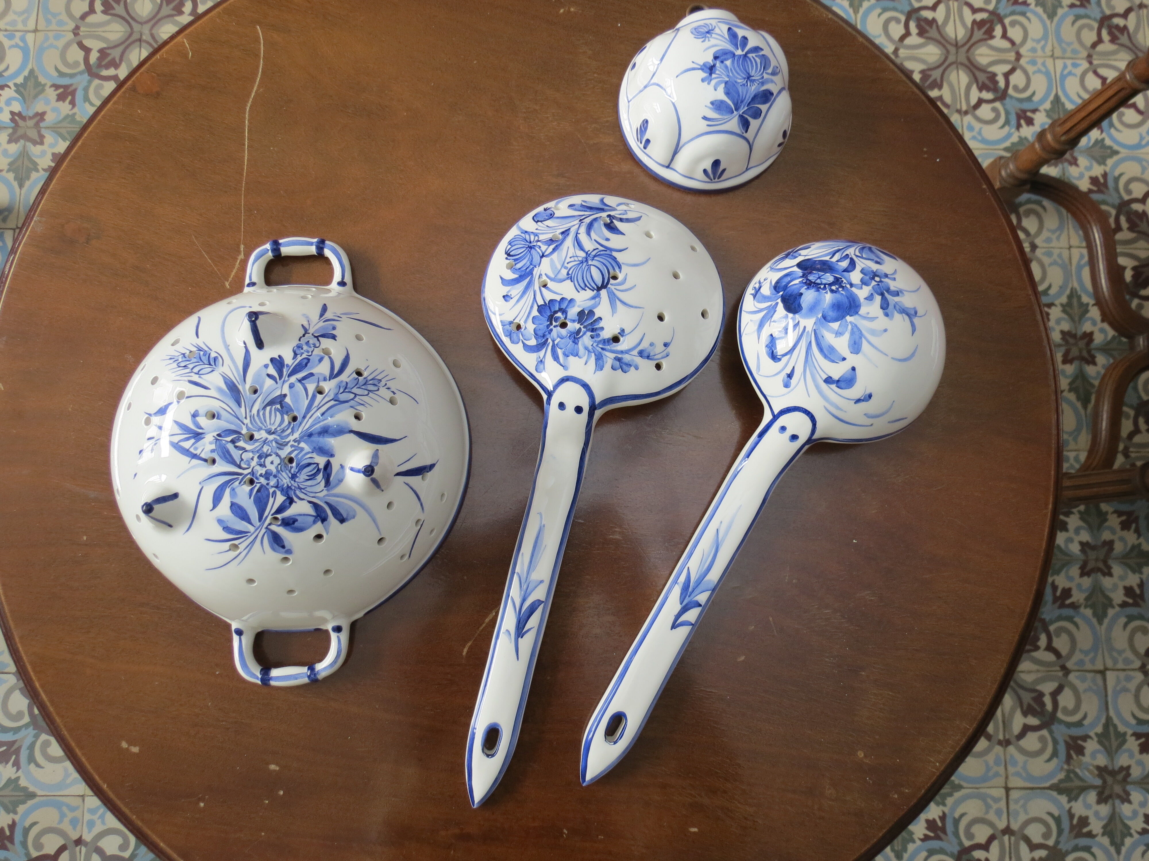 Set of decorative kitchen utensils