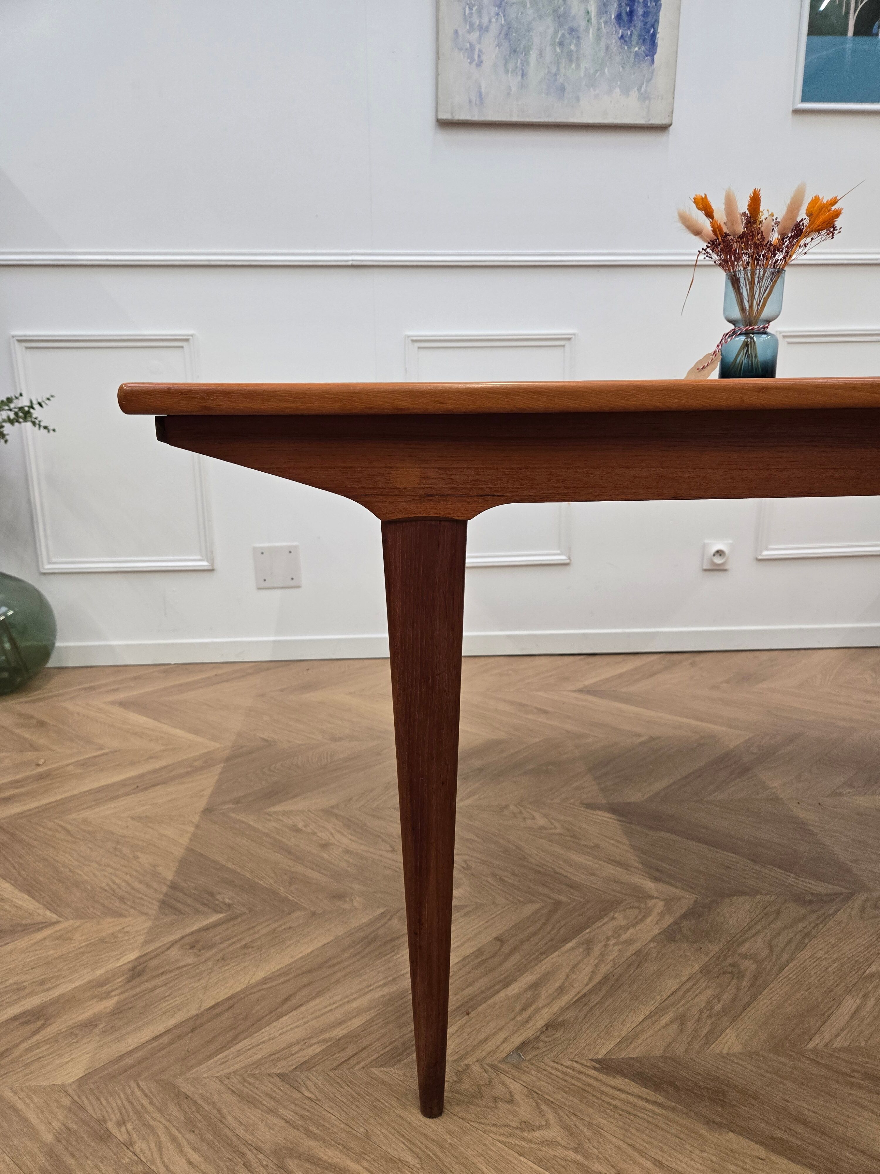 Scandinavian table