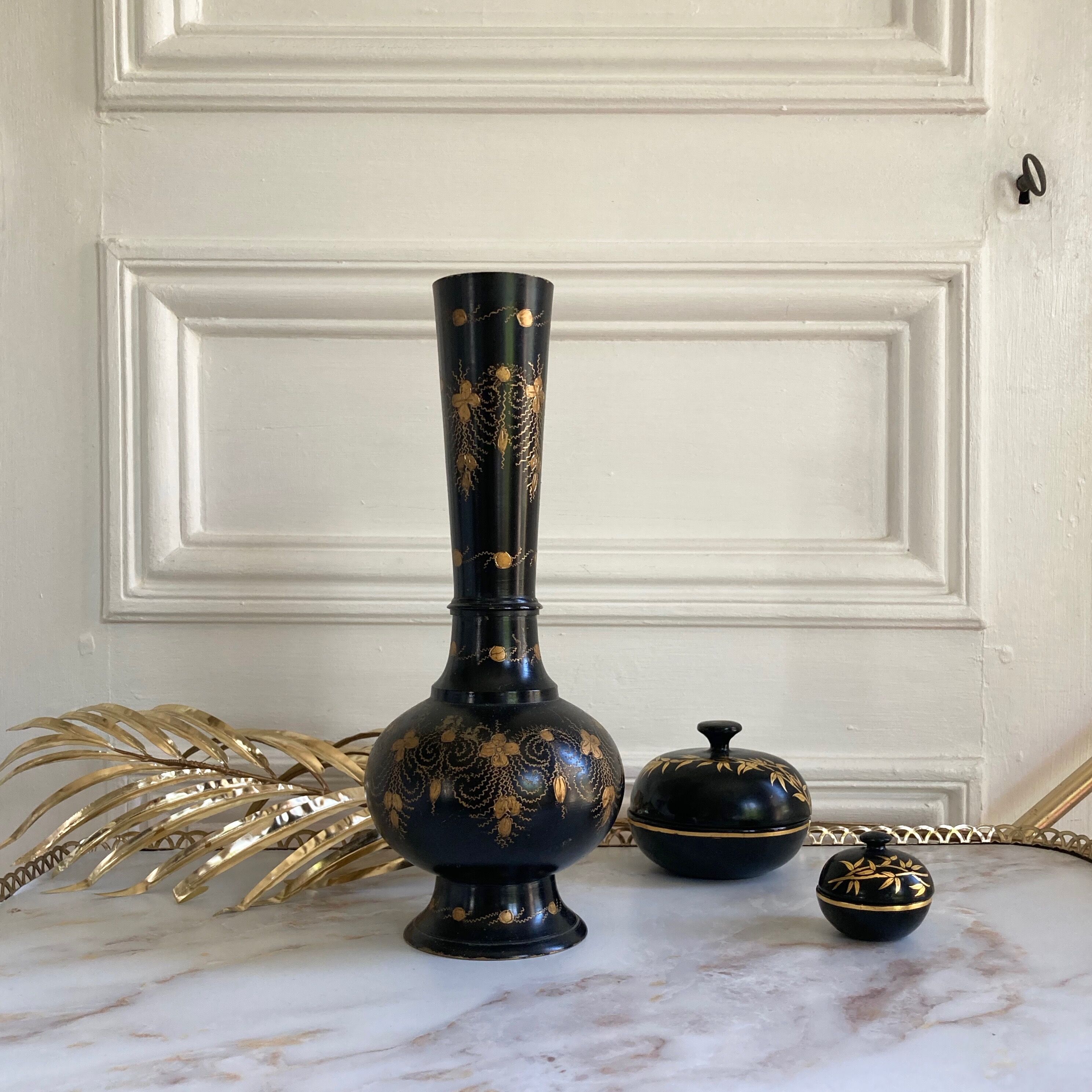 Vintage vase black gold
