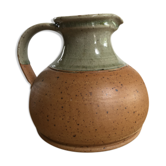 Sandstone pitcher Roger Boureau and Alice Buchy