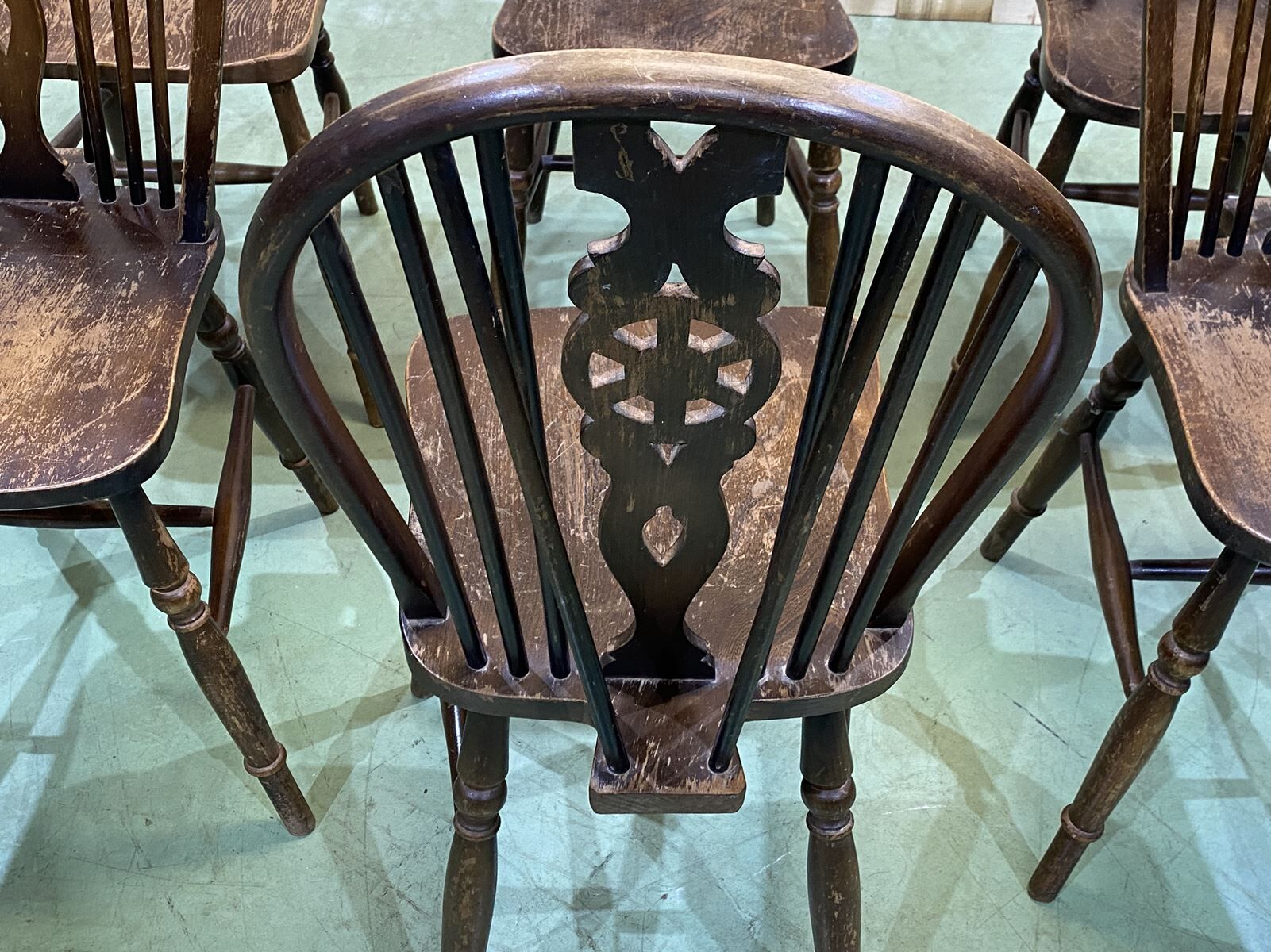 Série de 6 chaises bistrot anglaises en orme années 70