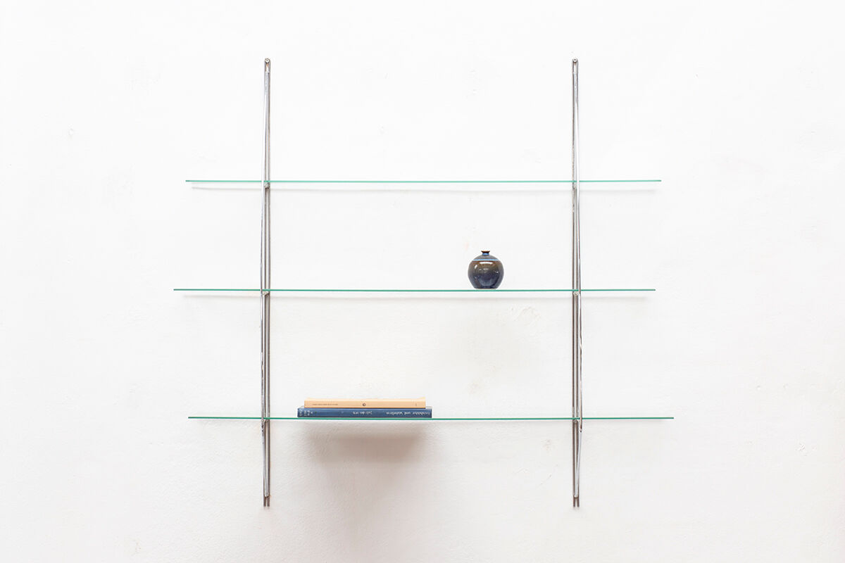 Wall rack 'sail' in chrome and glass