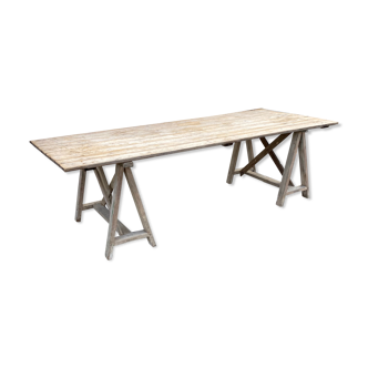 Trestle farm table