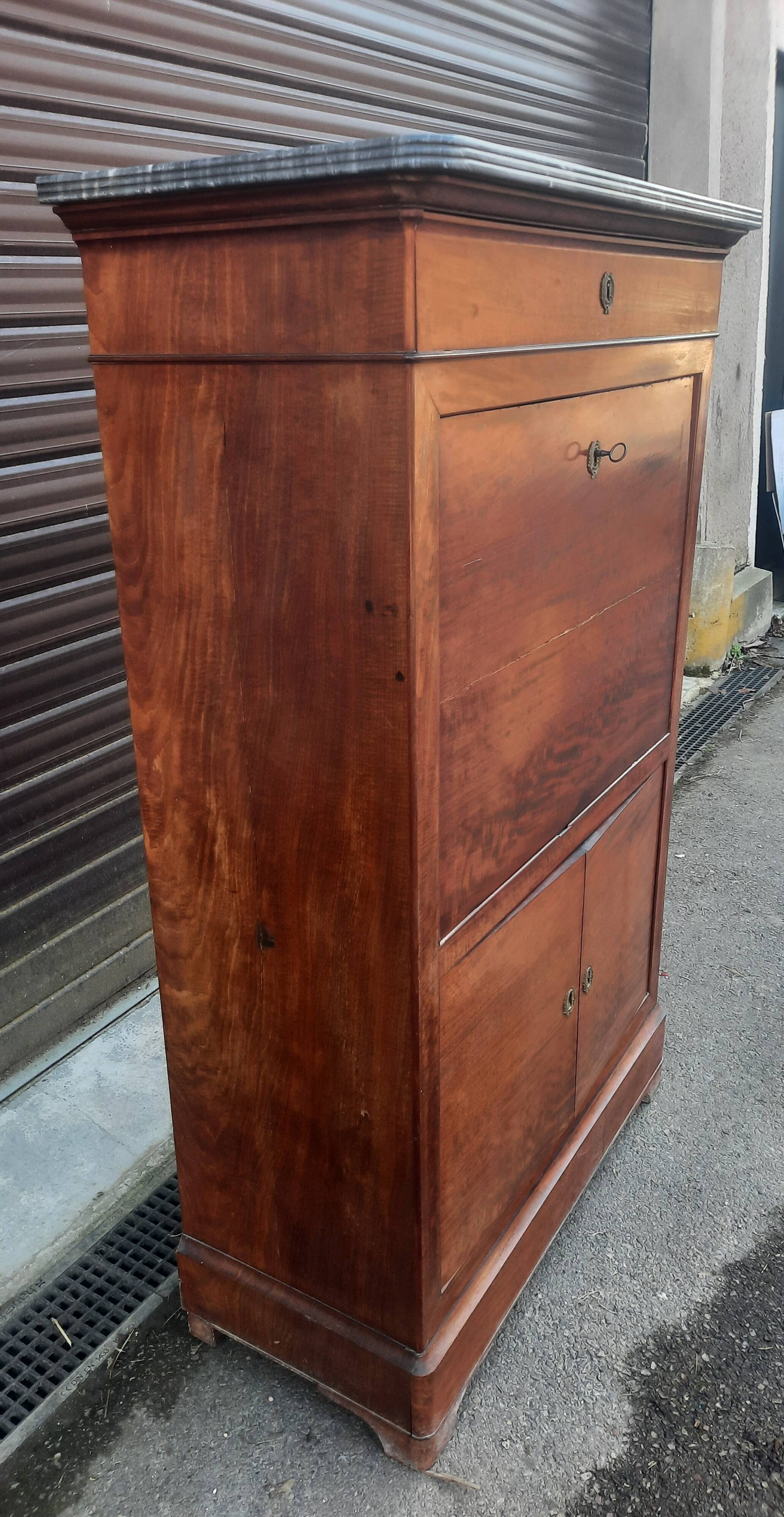 Secretary in veneer from the nineteenth century