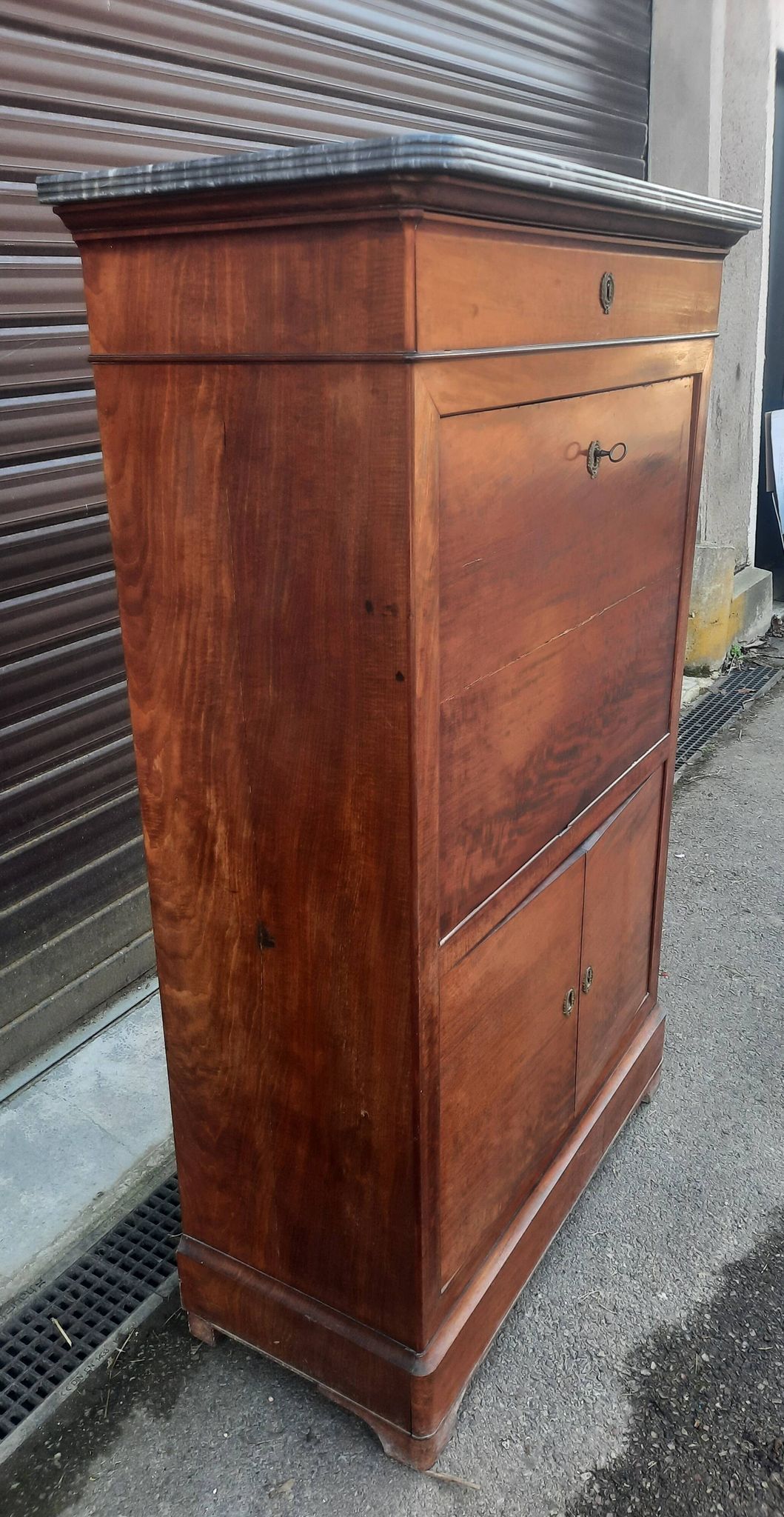Secretary in veneer from the nineteenth century