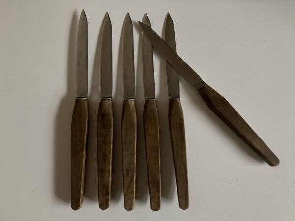 Ser de 6 couteaux de table scandinaves, lame inox, manche de teck.