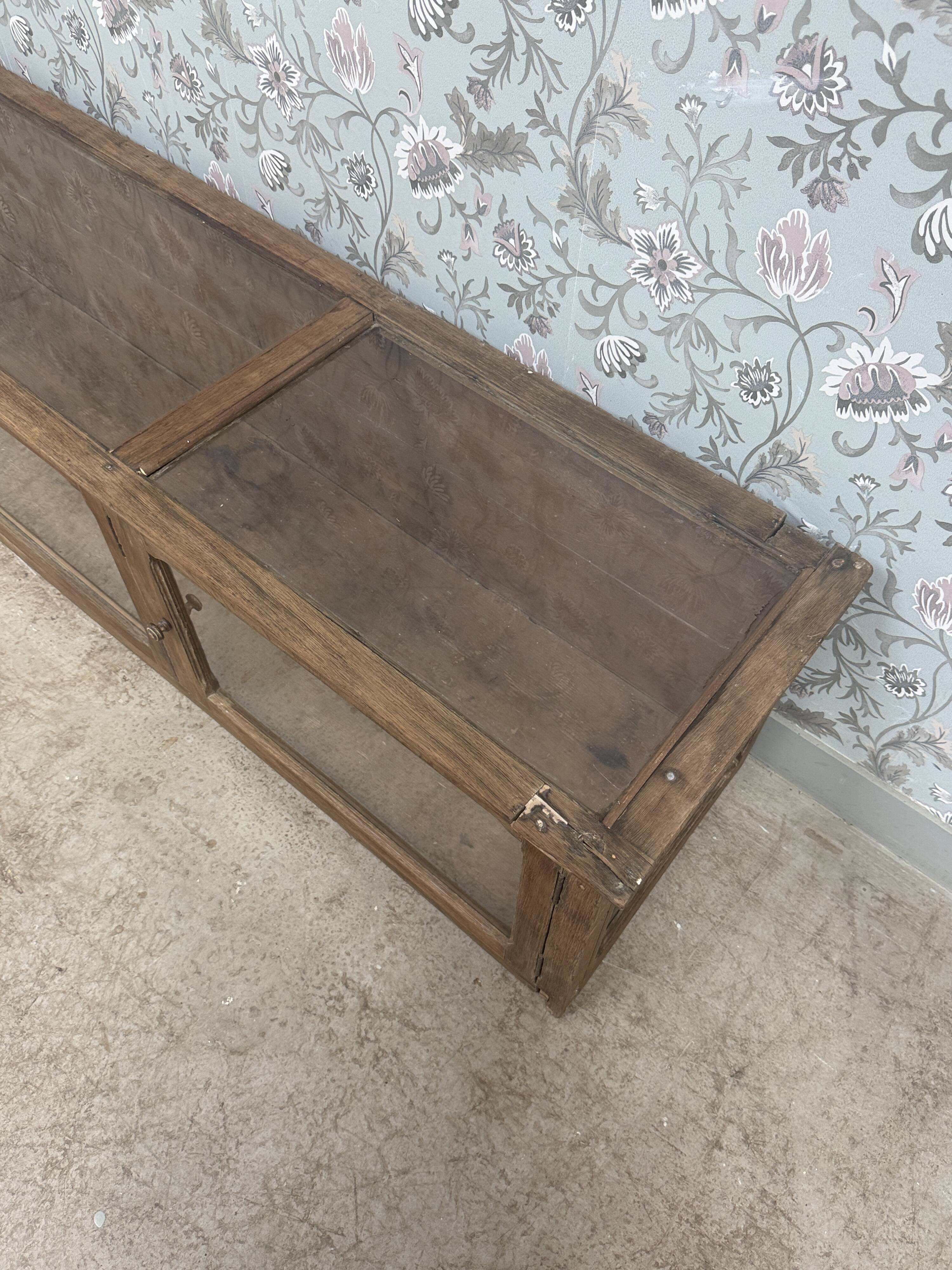 Antique shop display cabinet in oak (renovated)