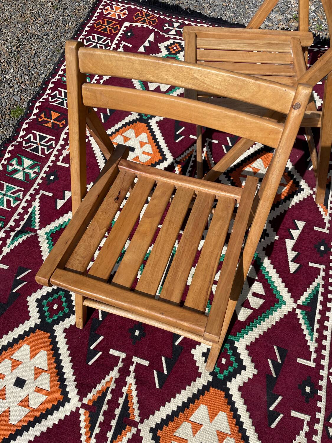 Pair of 80' folding chairs