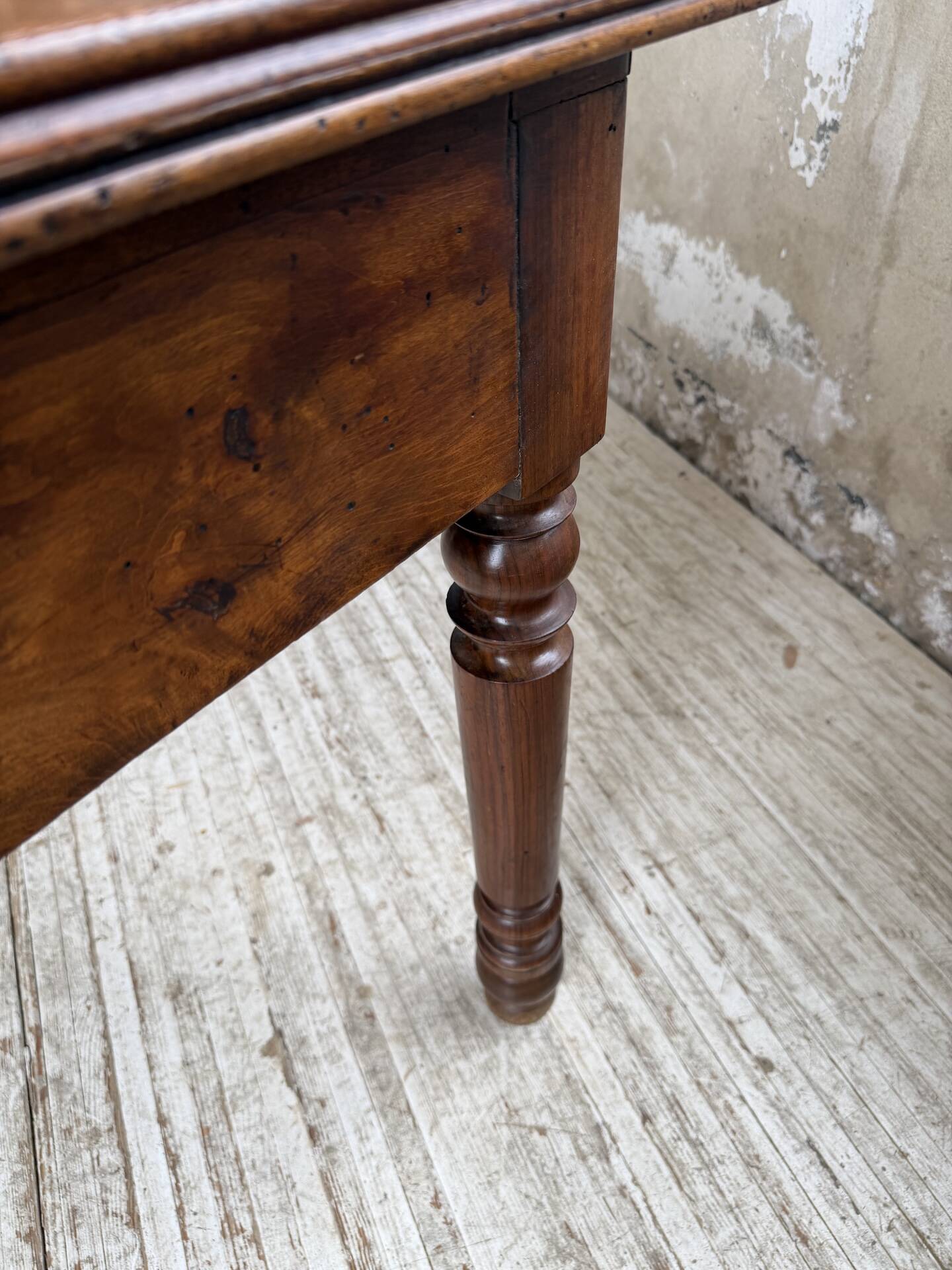 Table de ferme ou table de drapier noyer massif 1900