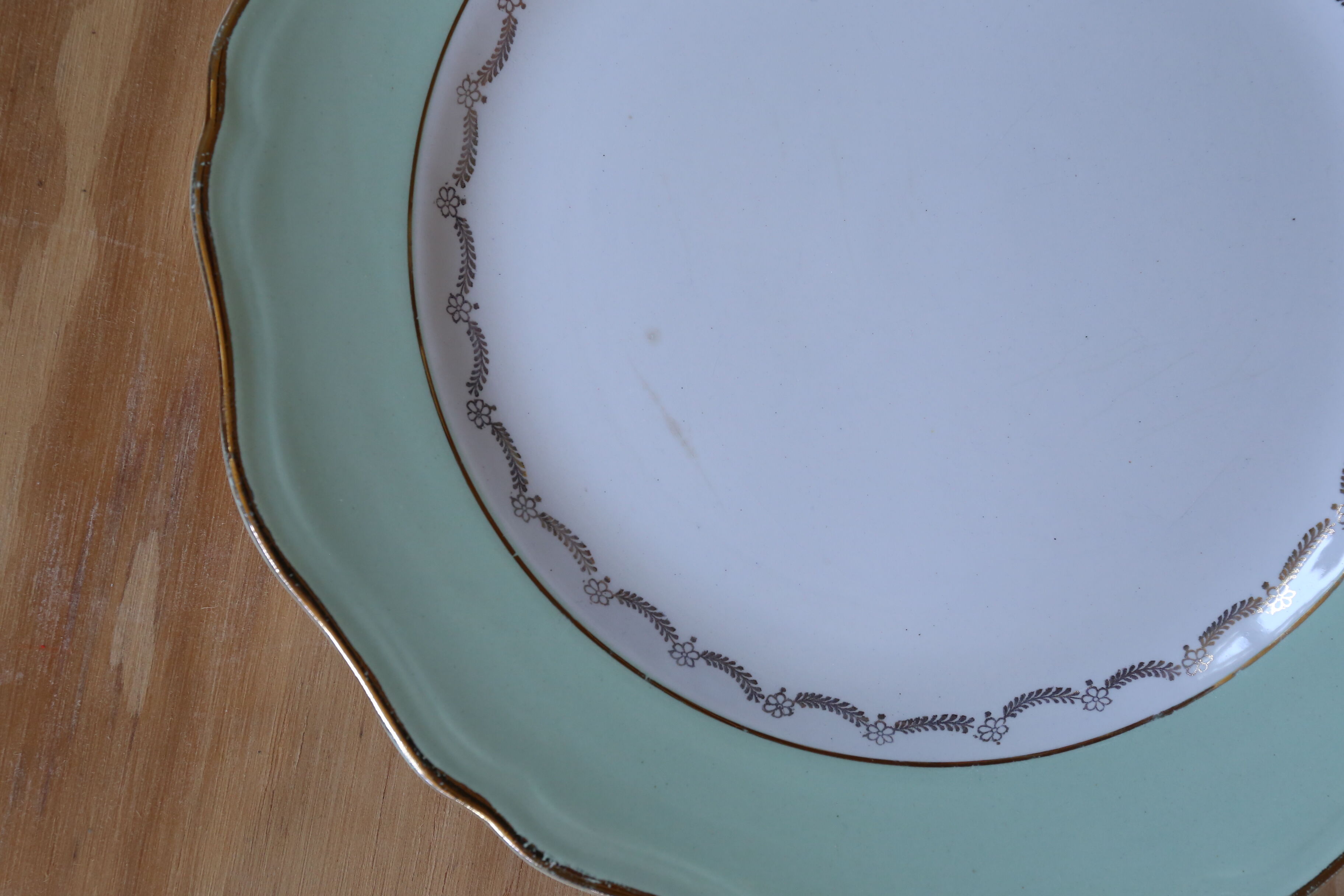 6 old plates St-Amand l'Amandinoise, almond green ledge