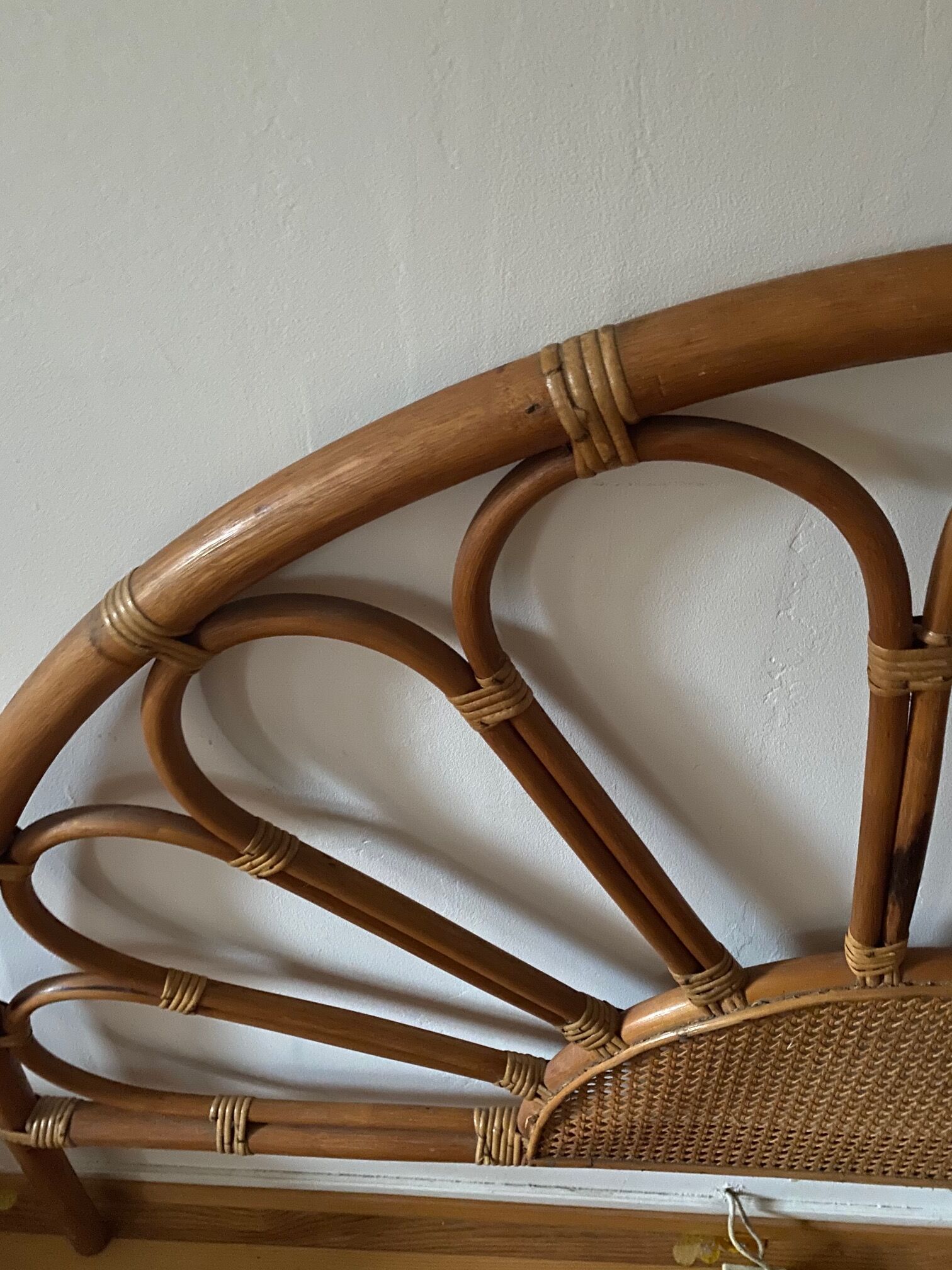Tête de lit en rotin vintage
