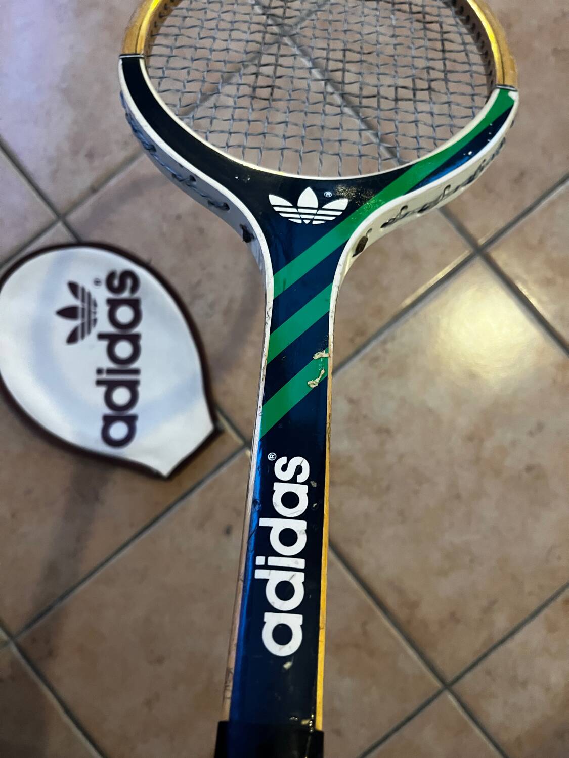 Ancienne Raquette de Tennis Adidas ADS 030 + Pochette de Protection –