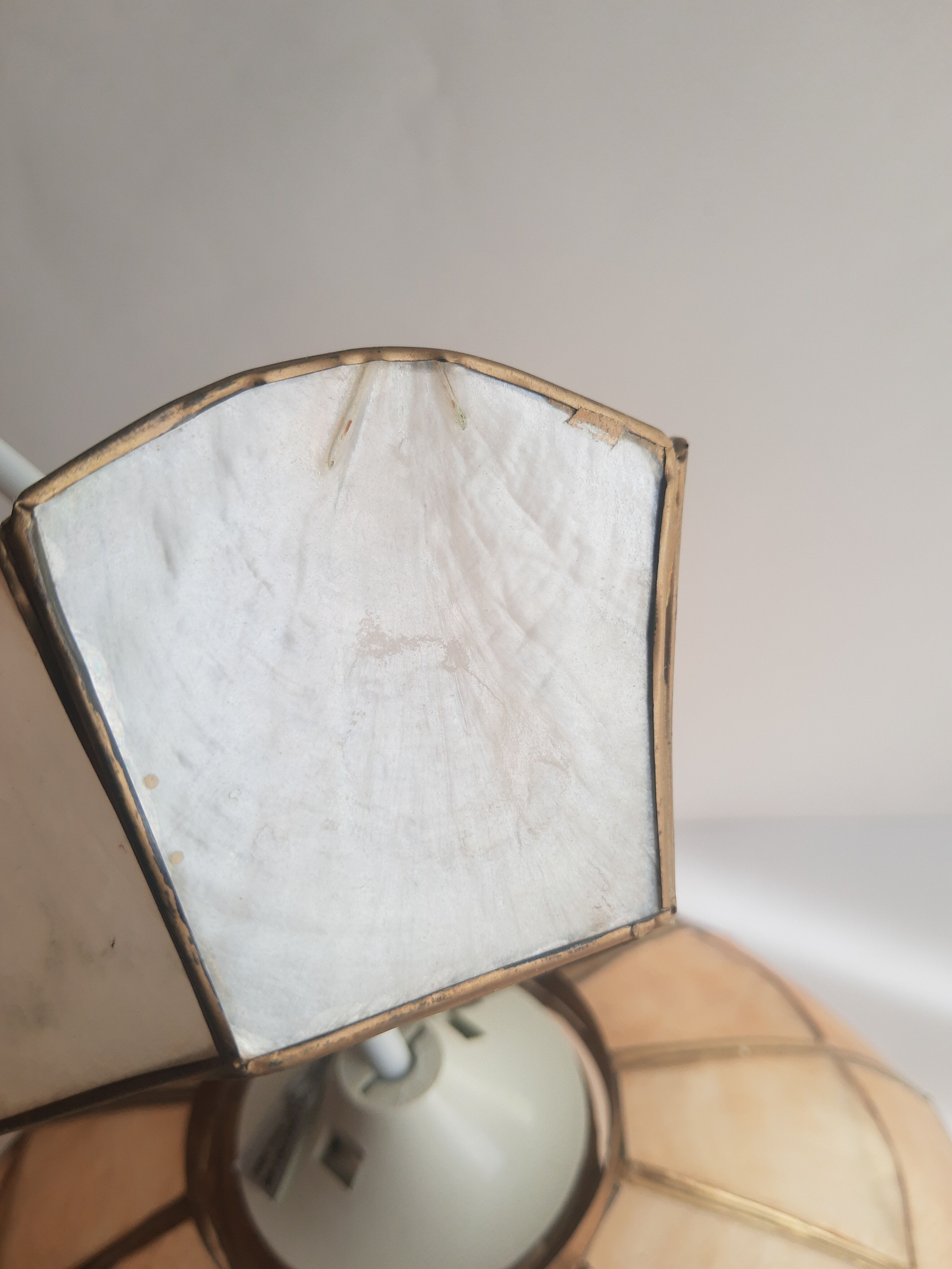 Mother-of-pearl and brass pendant lamp from the 60s and 70s