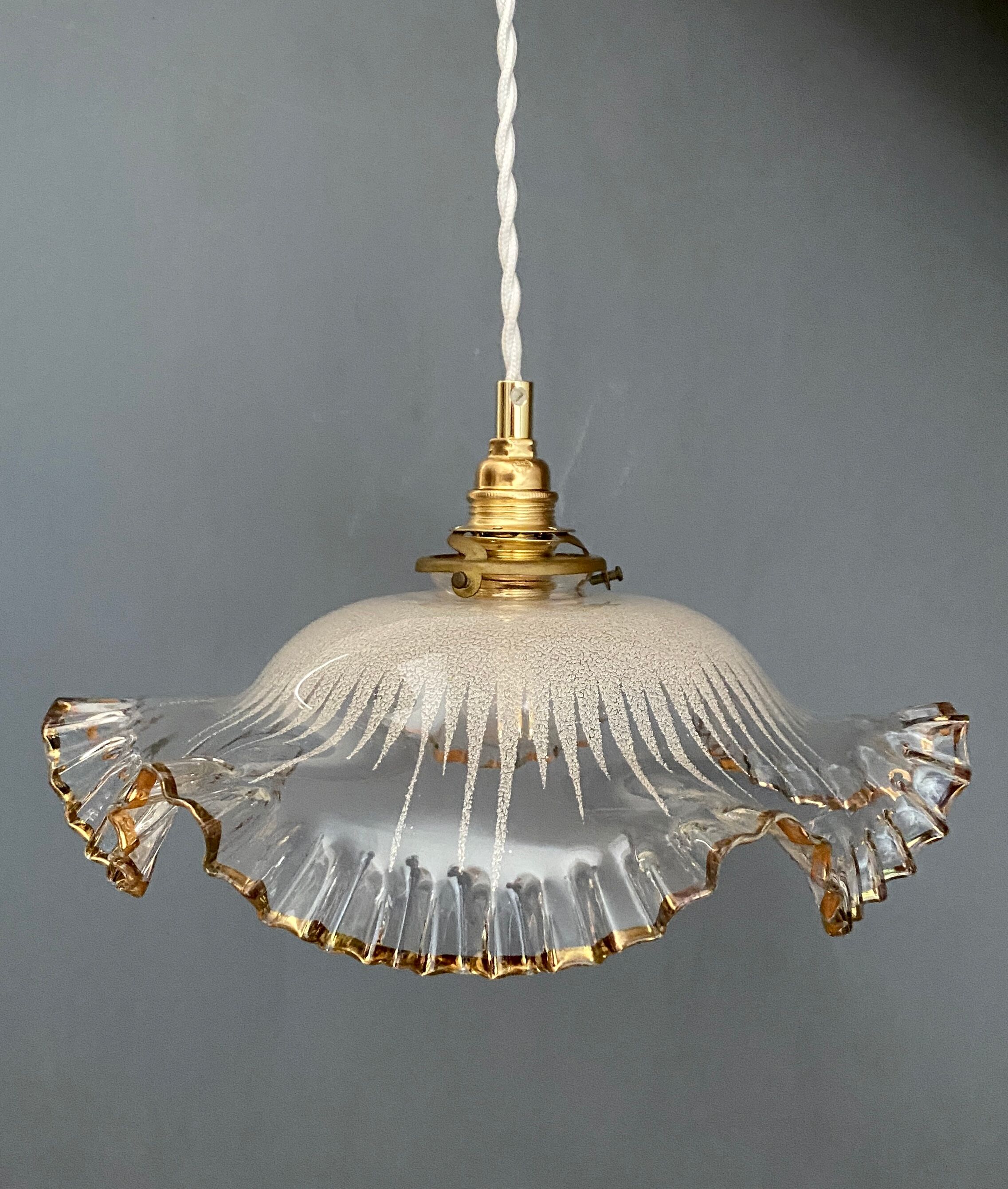 Vintage lampshade pendant lamp in white and gold granite glass