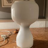 Lampe de table en verre opalin blanc Massive années 70